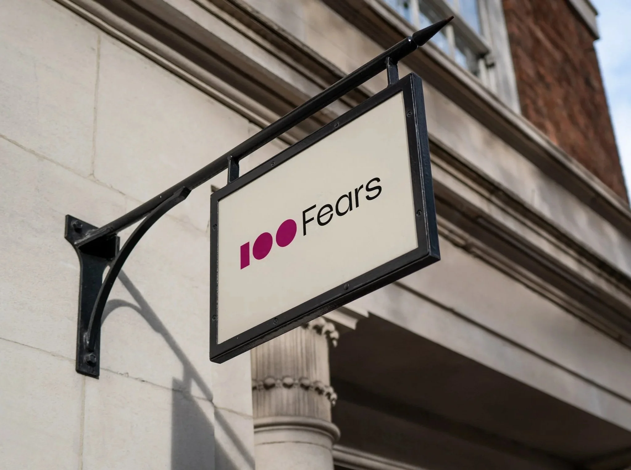 Hanging+Sign+Mockup+Kopie.jpg