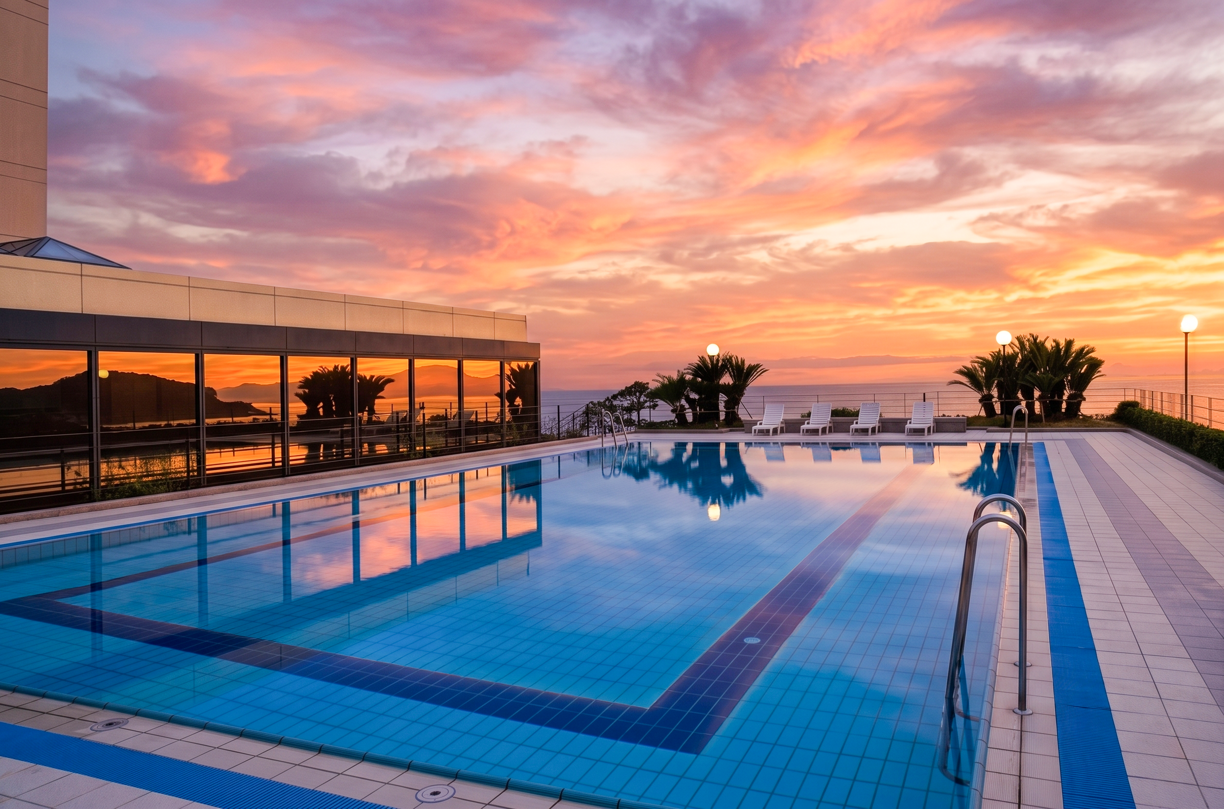 paradise-hotel-busan-outdoor-pool-sunset-ocean-view-blue-sky-01.png