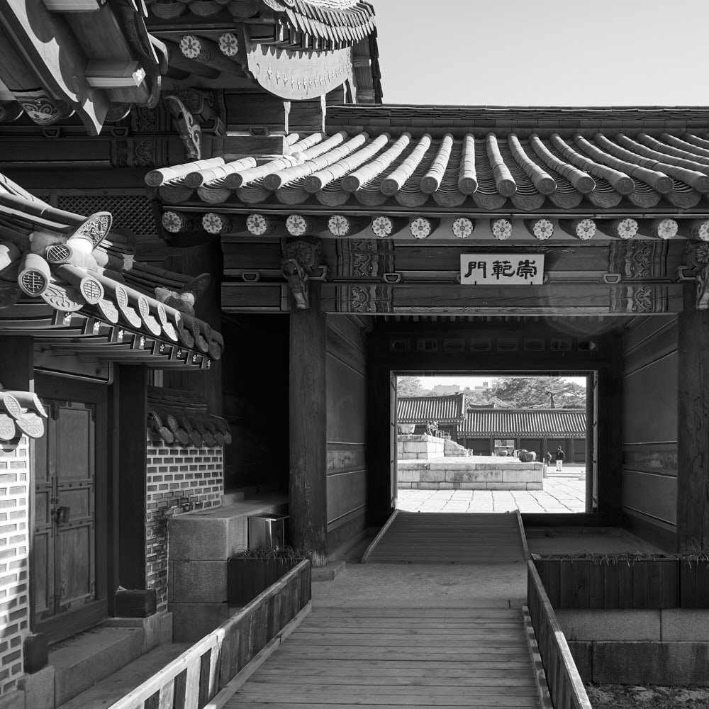 skyjoon-changdeokgung-palace-passage-monochrome-010.jpg
