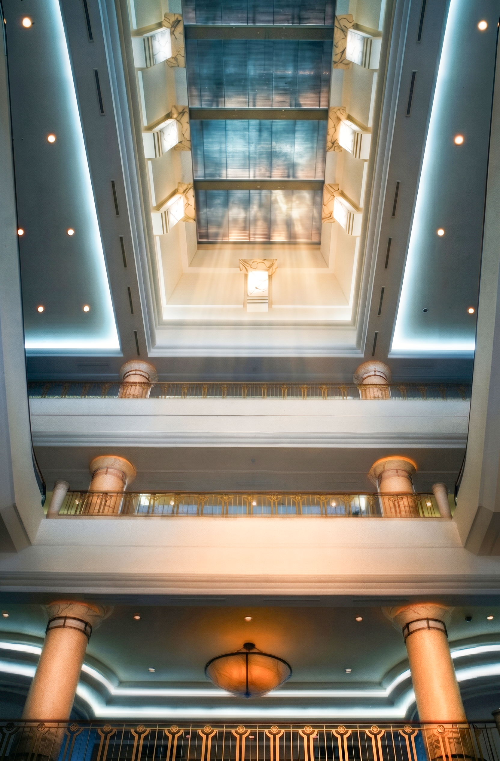 paradise-hotel-busan-lobby-atrium-ceiling-upward-angle-grand-01.png