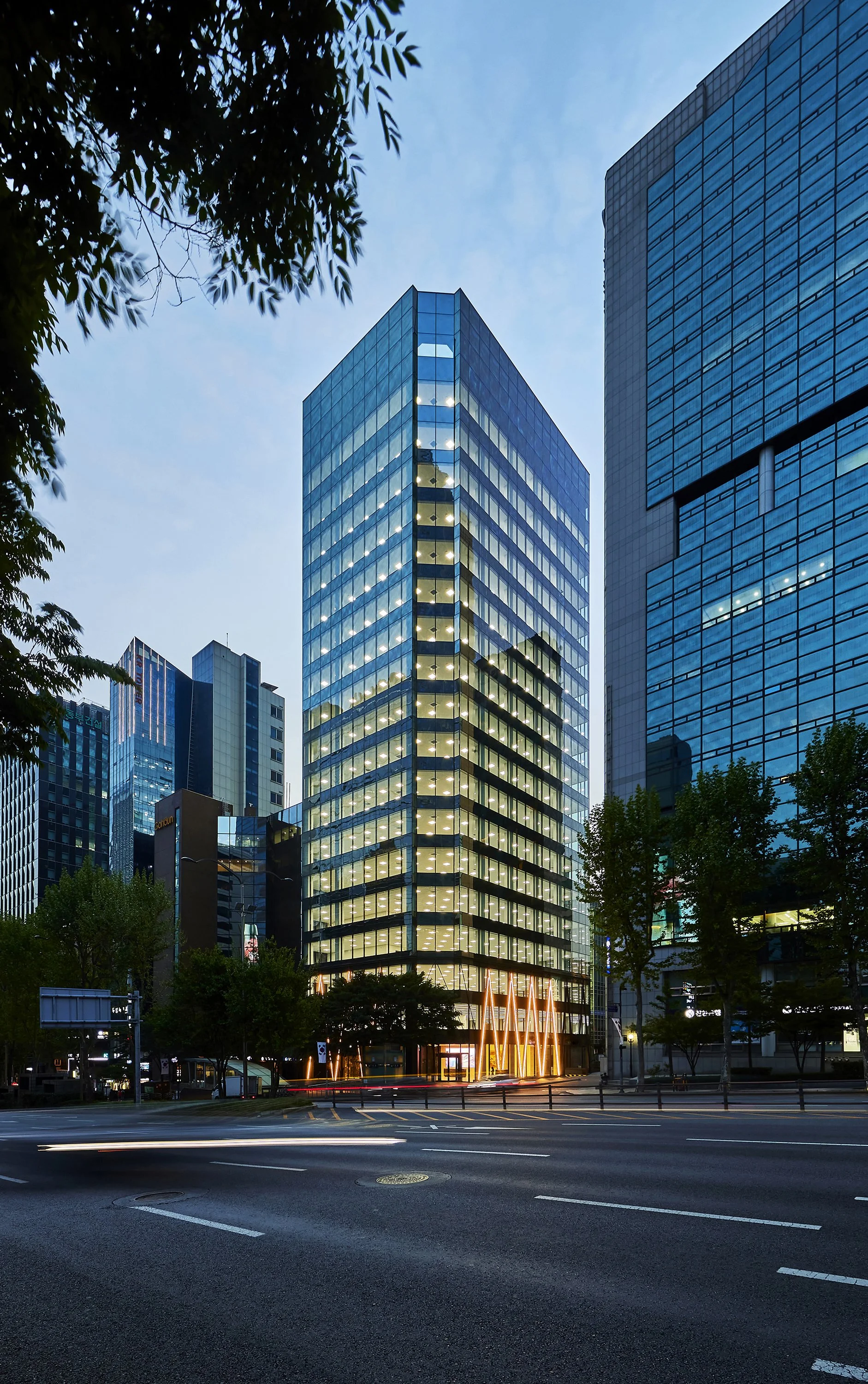 seoul-office-building-exterior-front-blue-glass-gold-lobby-night-01.jpg