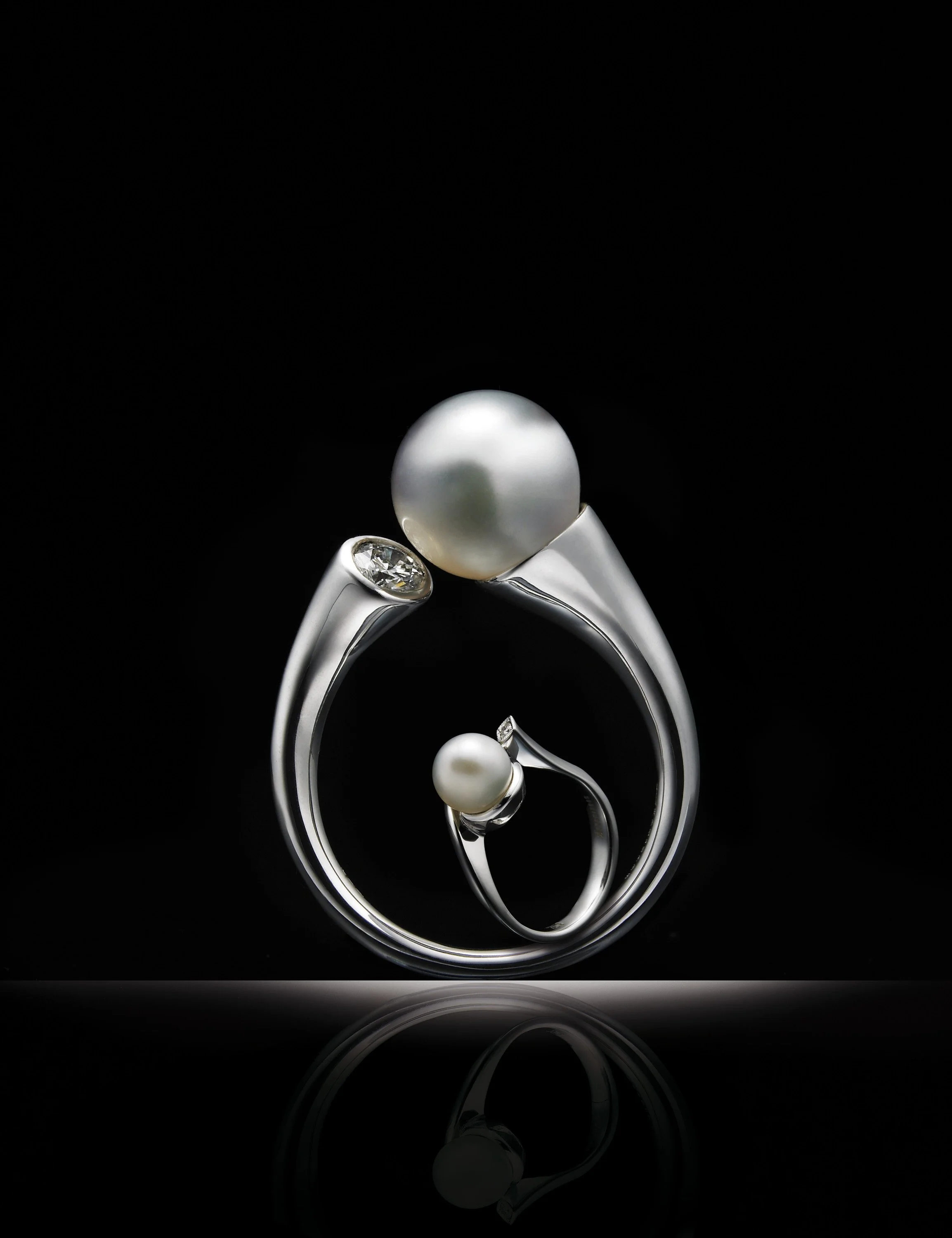 tahitian-pearl-diamond-ring-duo-platinum-black-bg-01.jpg