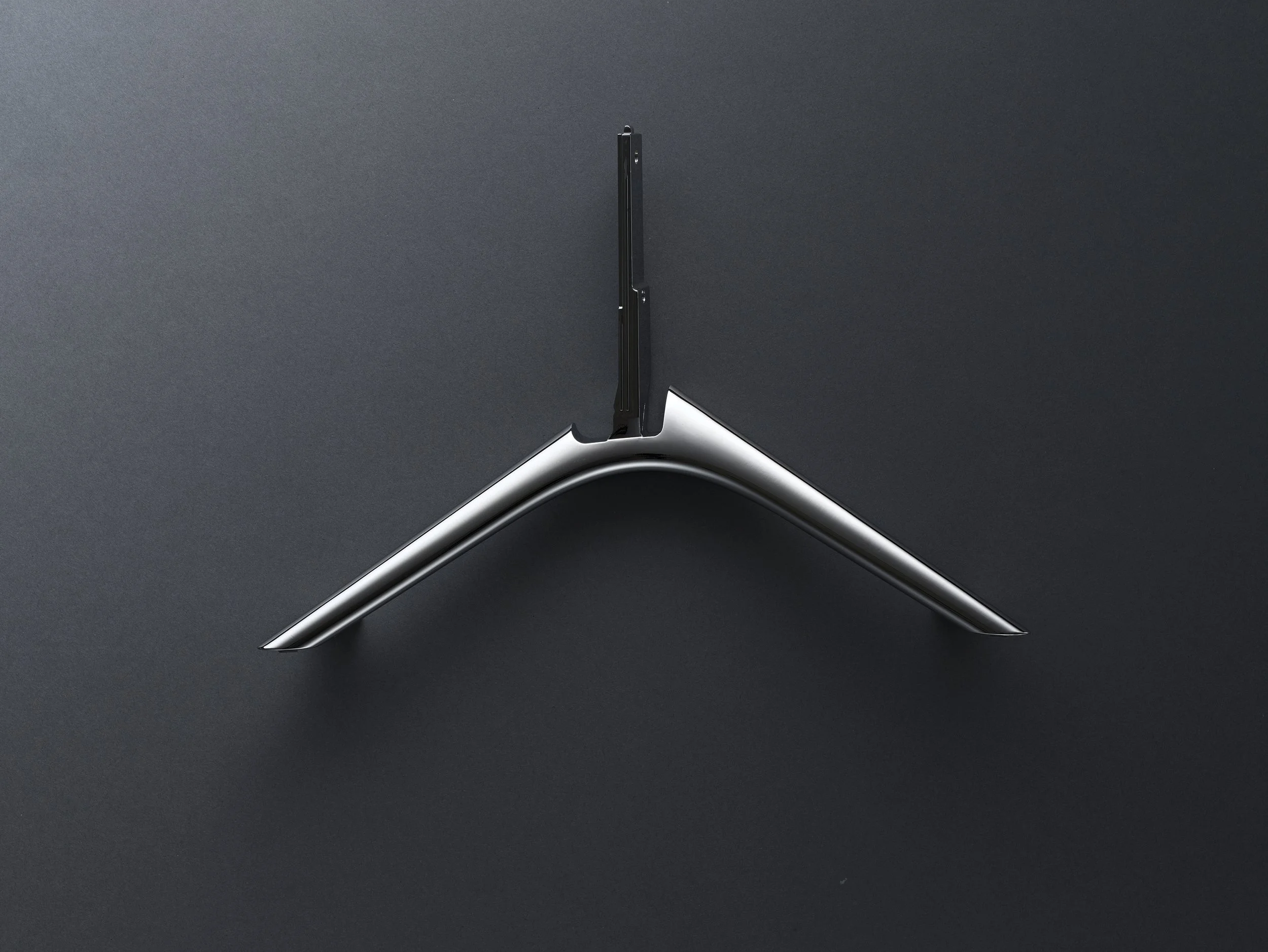 samsung-tv-premium-stand-detail-overhead-stainless-dark-03.jpg