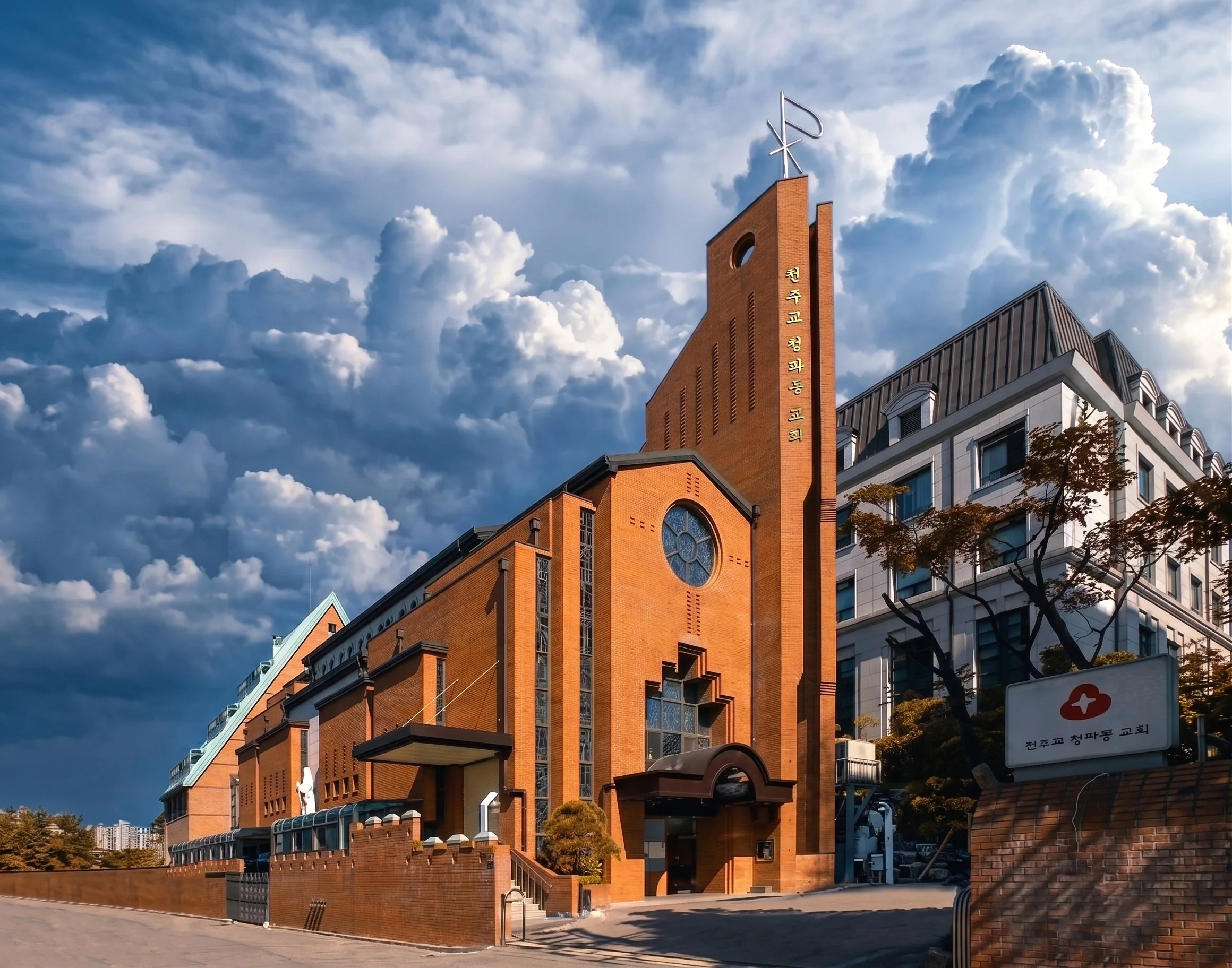 cheongpadong-catholic-church-exterior-front-brick-tower-cross-dramatic-cloud-01.jpg