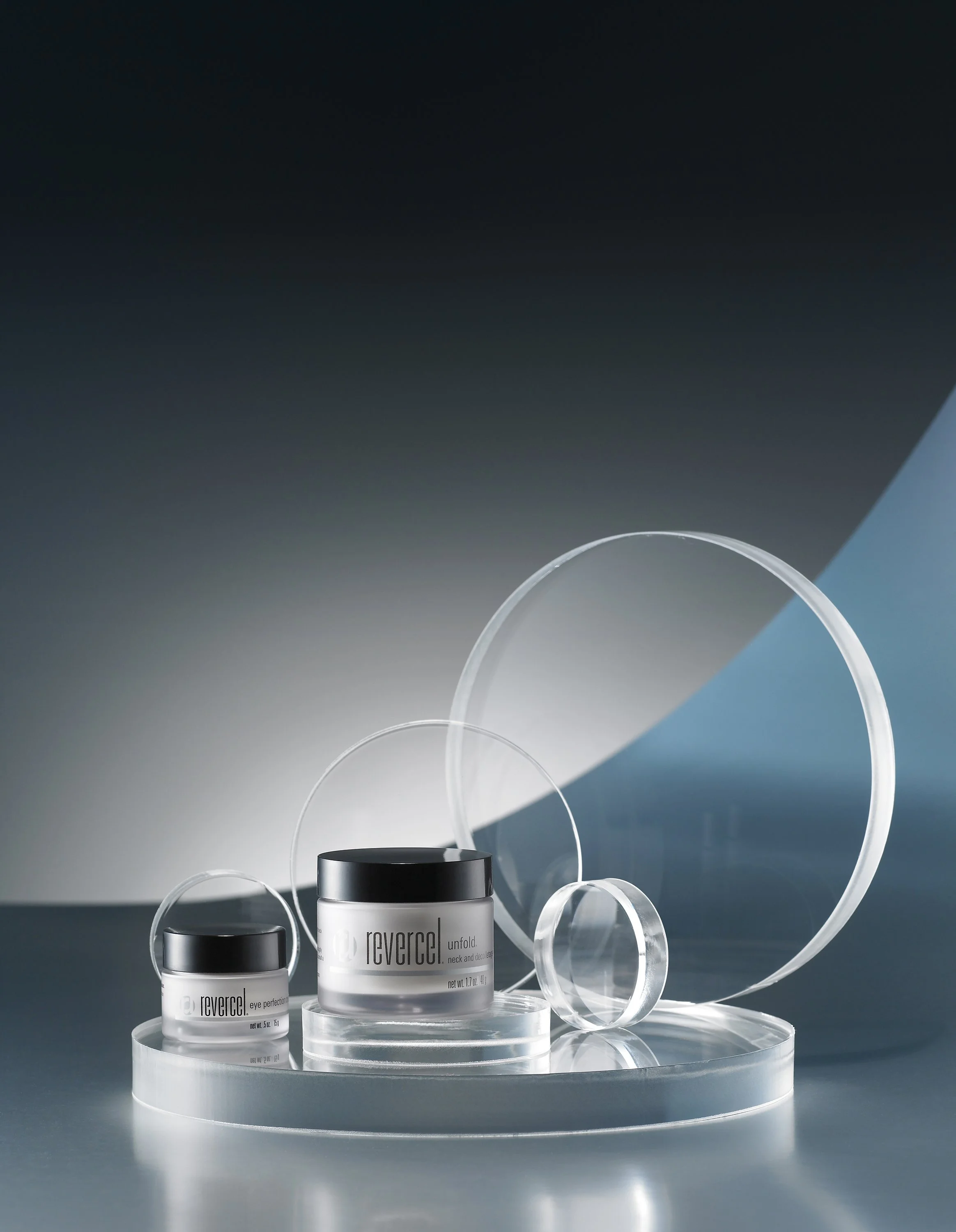 revercel-unfold-eye-perfection-duo-editorial-front-gray-acrylic-01.jpg