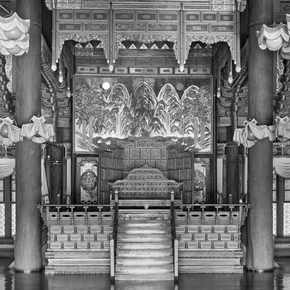skyjoon-changdeokgung-throne-hall-interior-monochrome-013.jpg