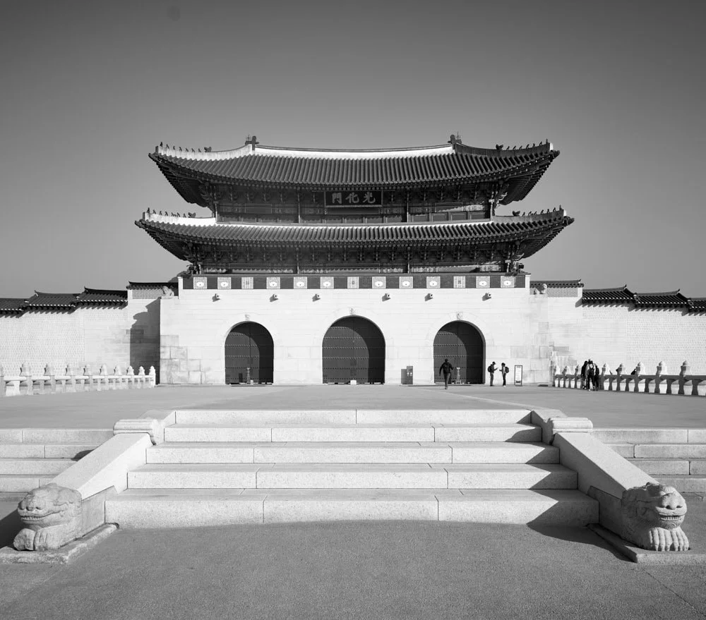 skyjoon-gyeongbokgung-gwanghwamun-front-monochrome-019.jpg