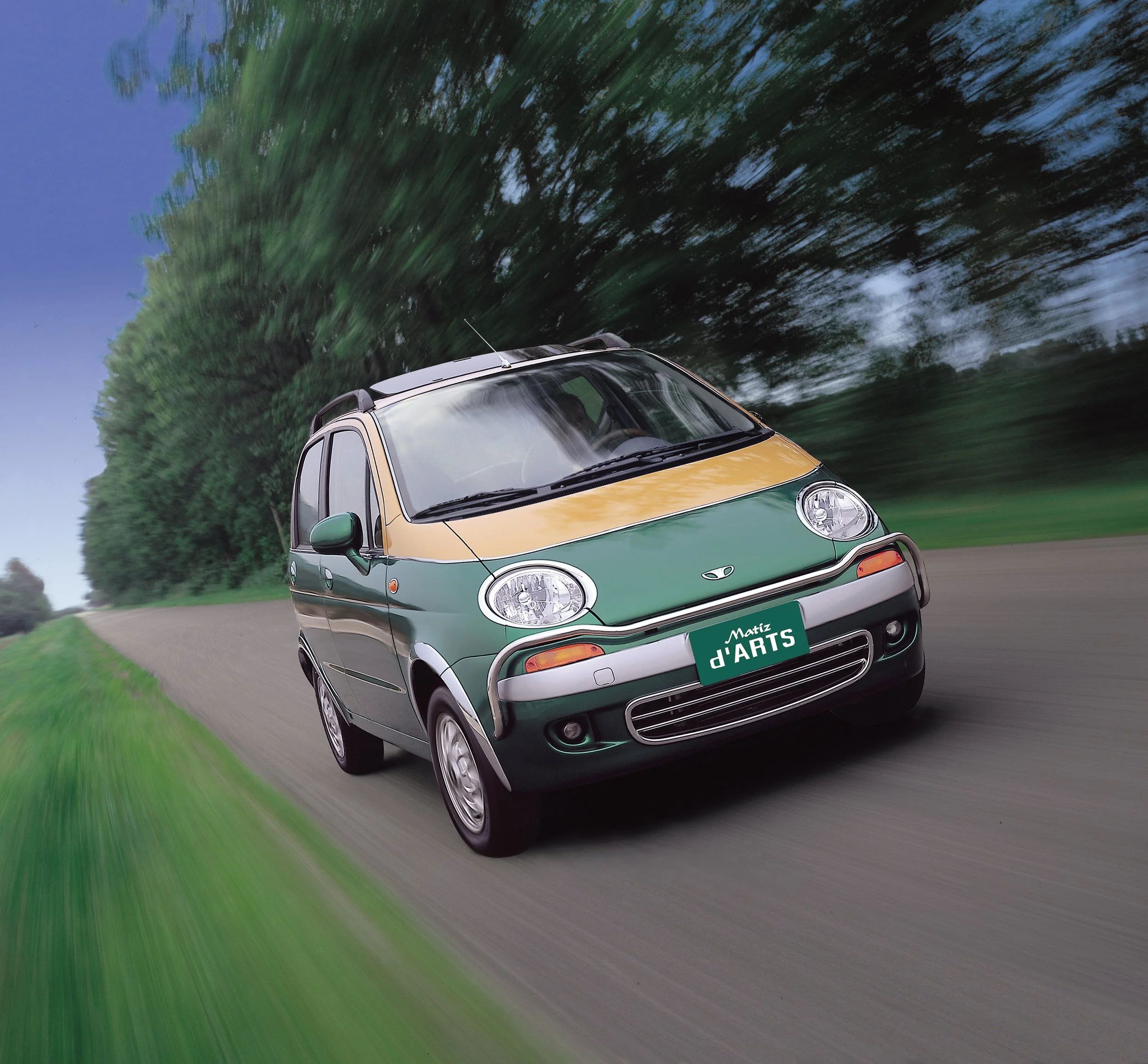 daewoo-matiz-darts-2000s-driving-front-green-gold-01.jpg