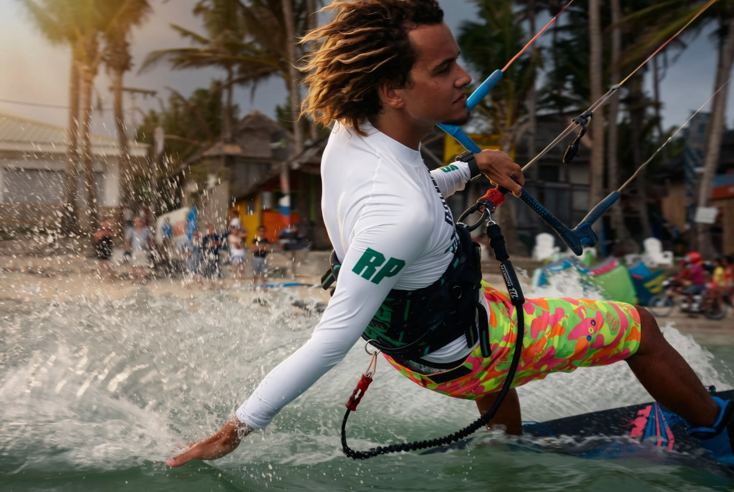 real-play-rashguard-boardshorts-kitesurf-action-water-male-white-neon-19.jpg