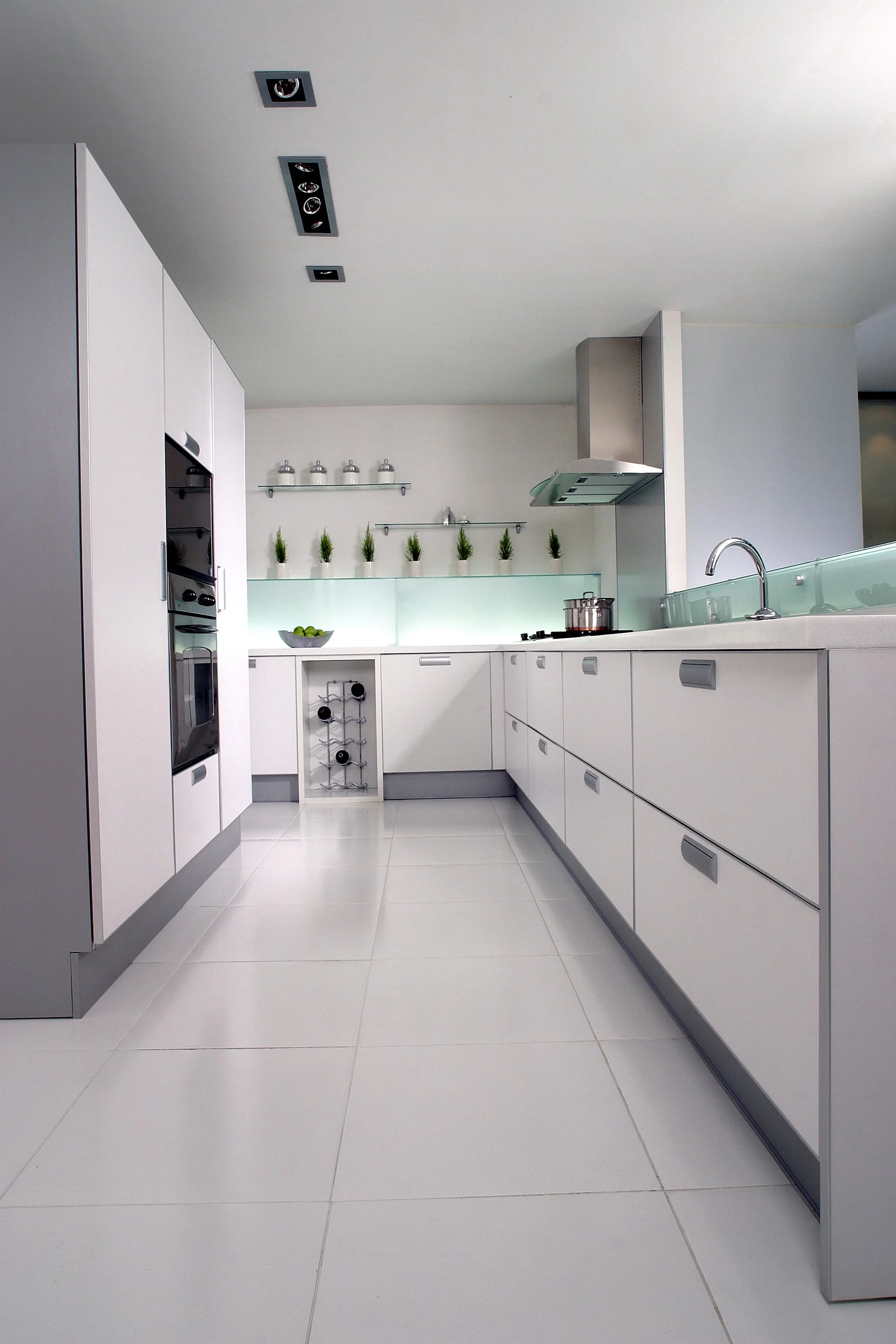 deau-kitchen-cabinet-l-shape-all-white-glass-backsplash-showroom-perspective-01.jpg
