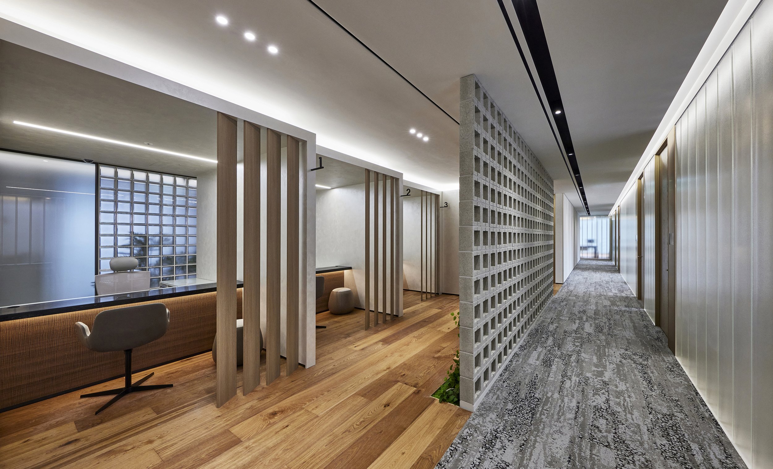office-interior-consulting-booth-ambient-wood-concrete-block-partition-01.jpg
