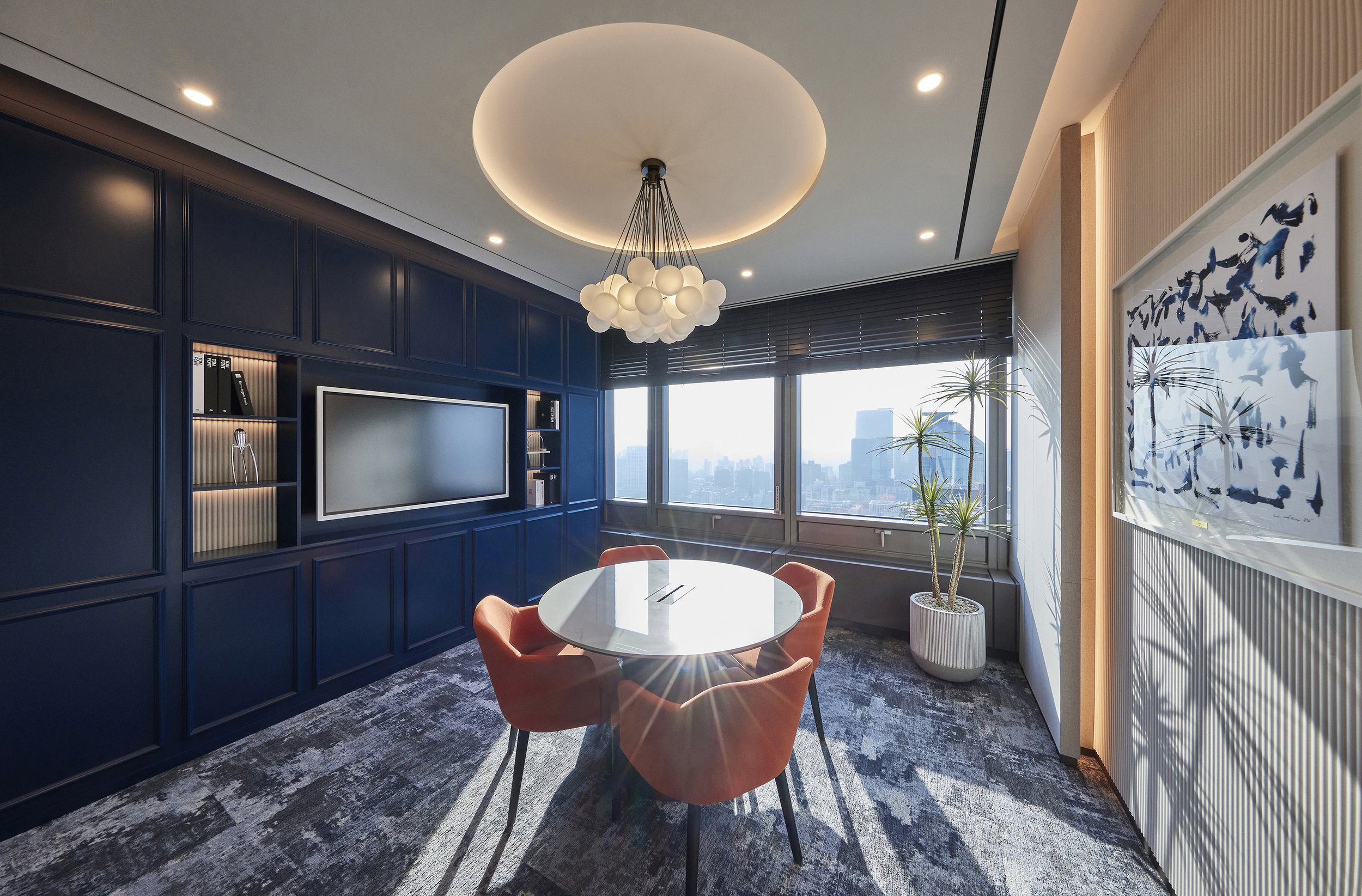 office-interior-meeting-room-ambient-navy-blue-orange-round-ceiling-01.jpg