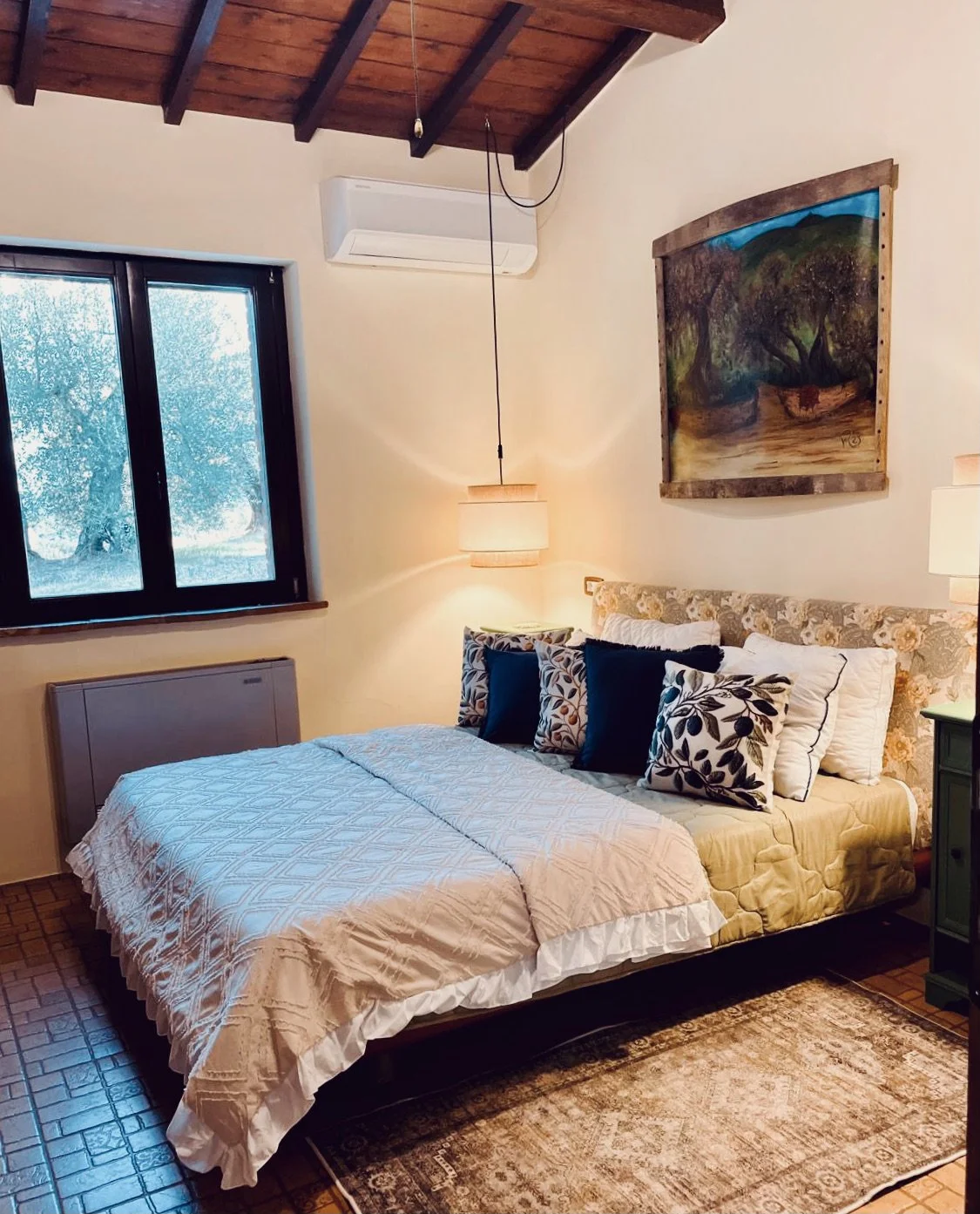 CASA SOLE - QUEEN BED