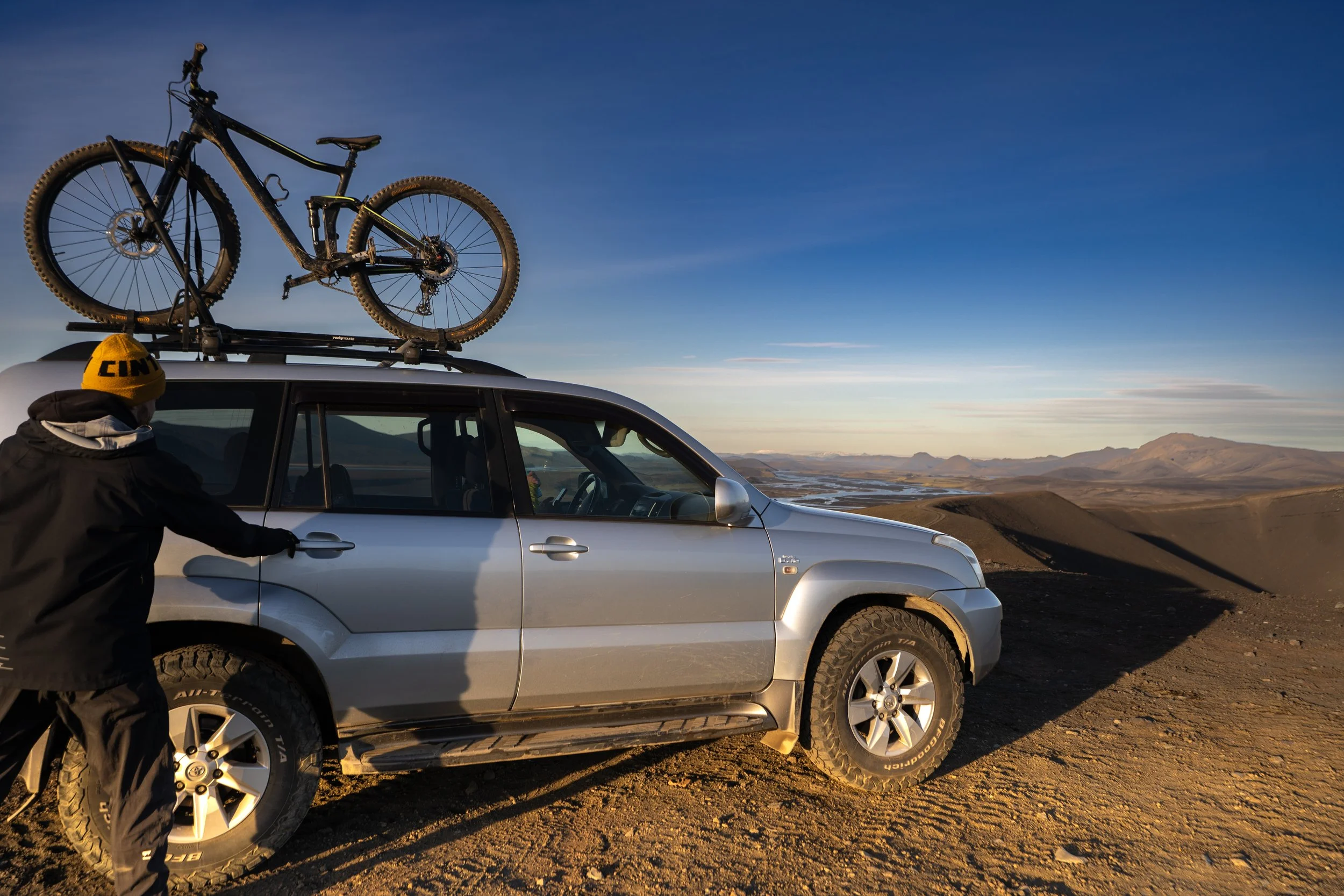 roadtrip-iceland-with-bike.jpg