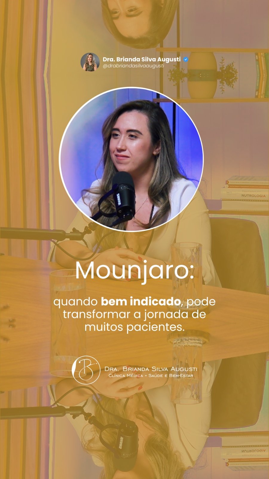 Imagem de uma mulher falando ao microfone, com uma placa de apresentação que traz o nome Dra. Brianda Silva Augusti, especialista em clínica médica, saúde e bem-estar, em um ambiente de consultório ou escritório, com livros e plantas ao fundo.