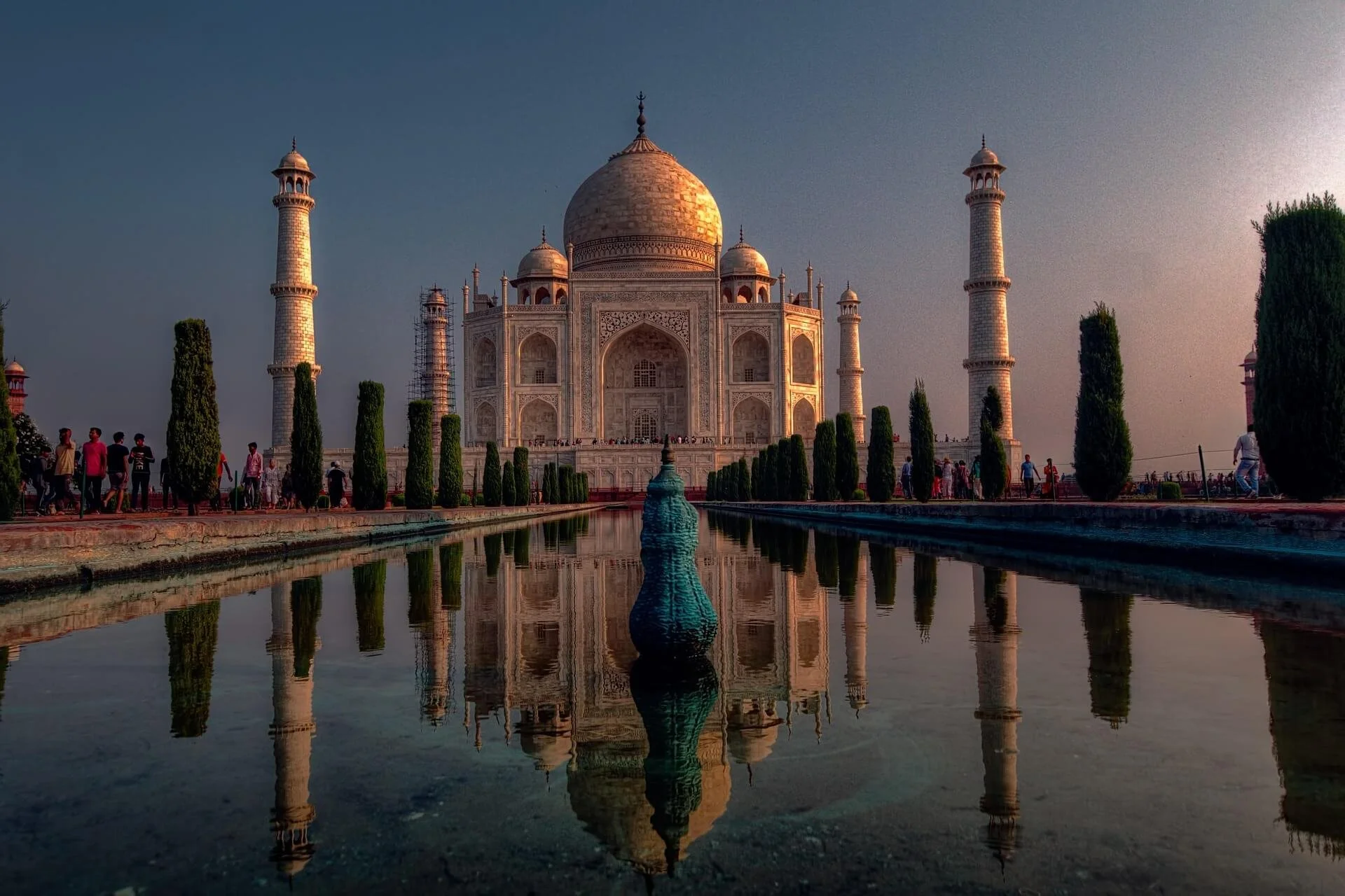 27979496-taj-mahal-7260693_1920.jpg