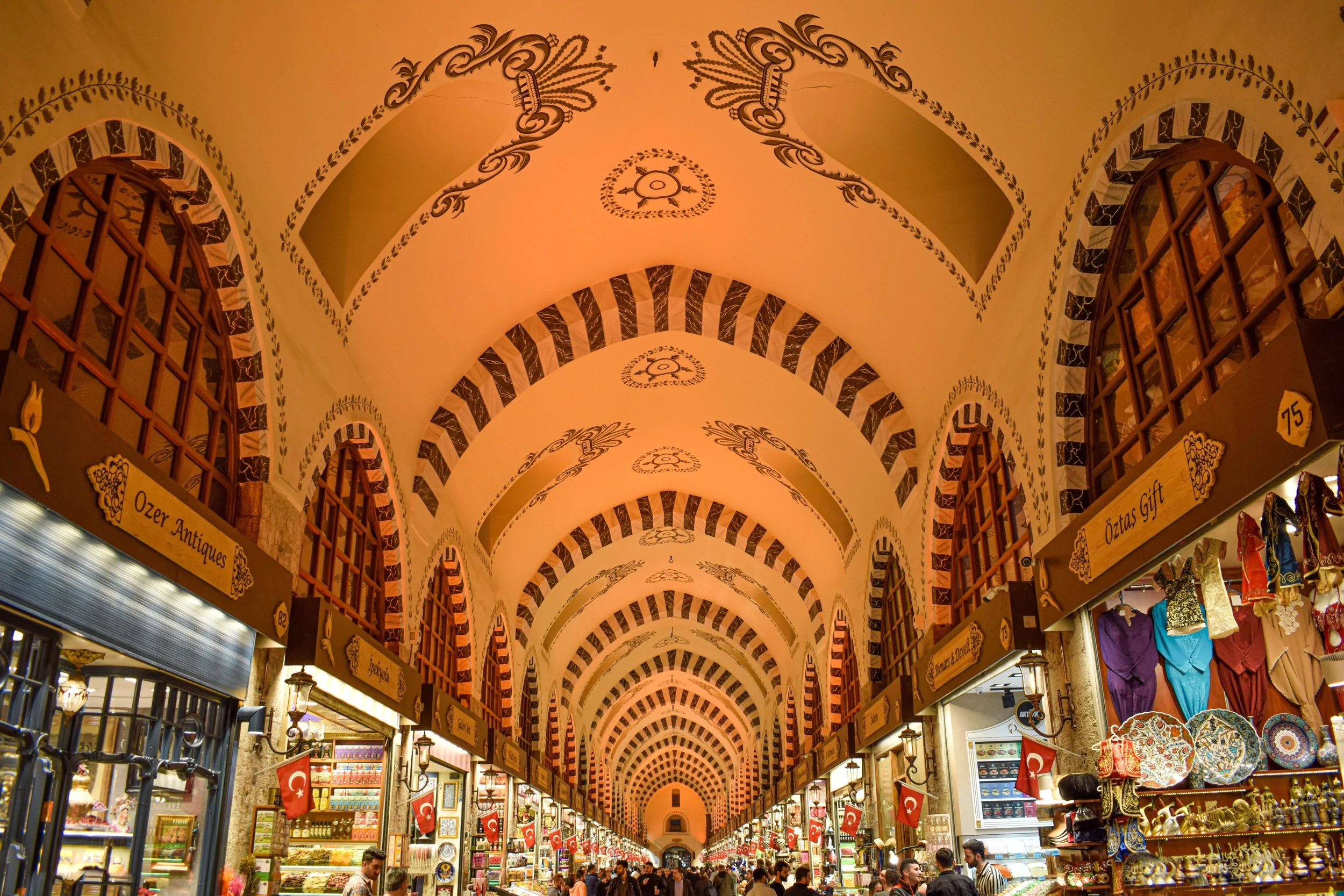 ben_kerckx-bazaar-4909527.jpg