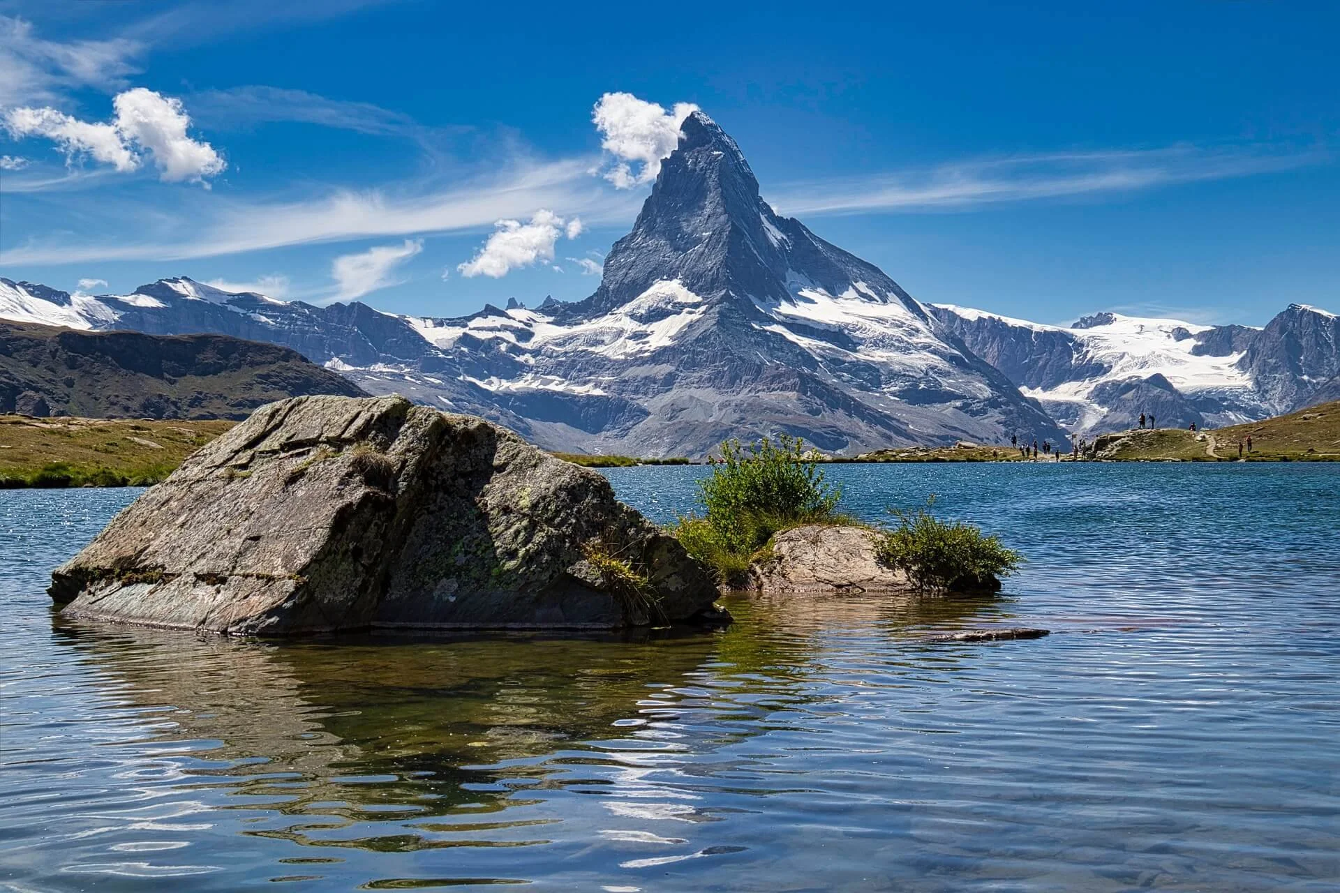 pdimaria-mountains-5485678_1920.jpg