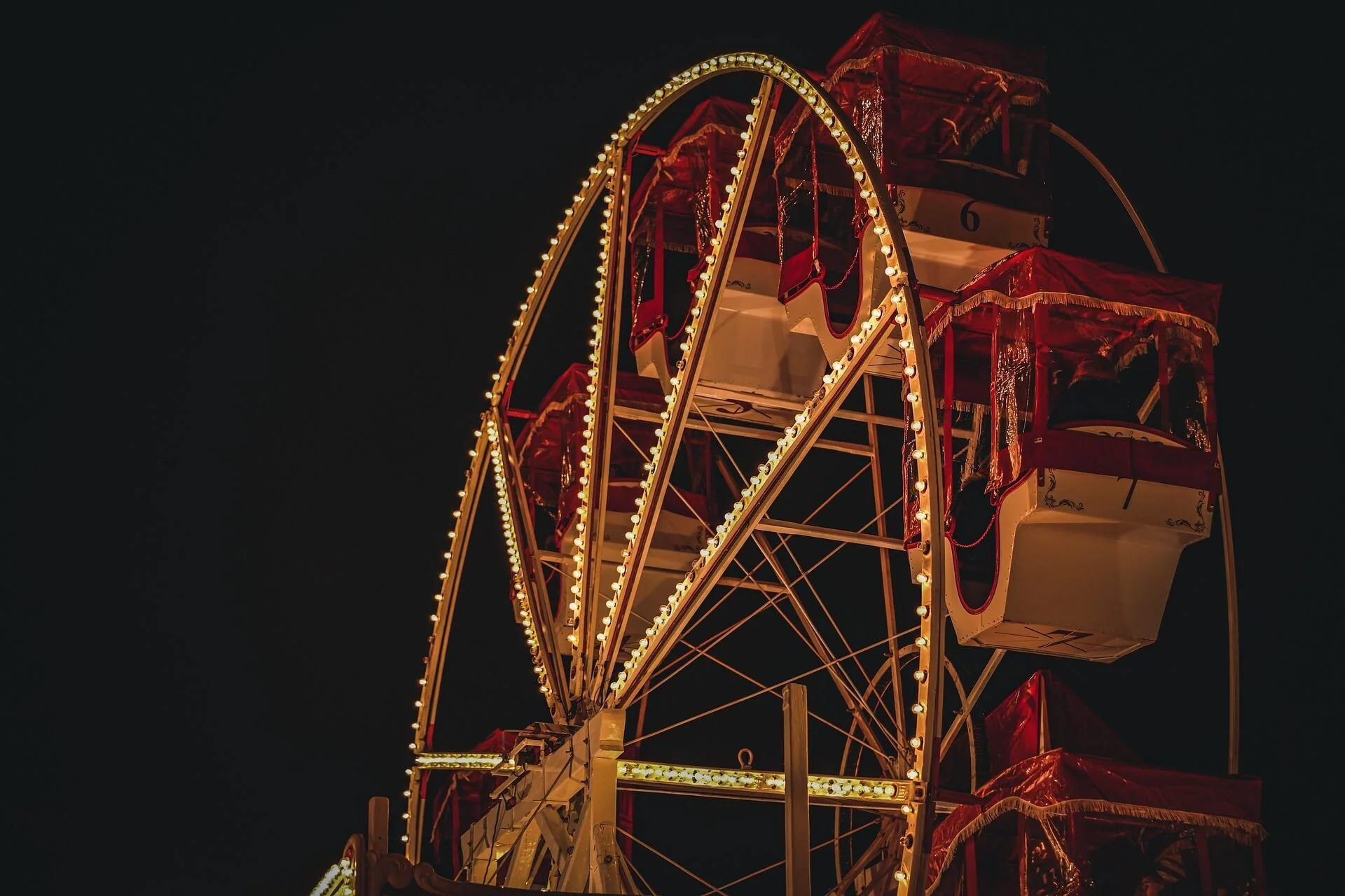 mariya_m-ferris-wheel-7637669_1920.jpg