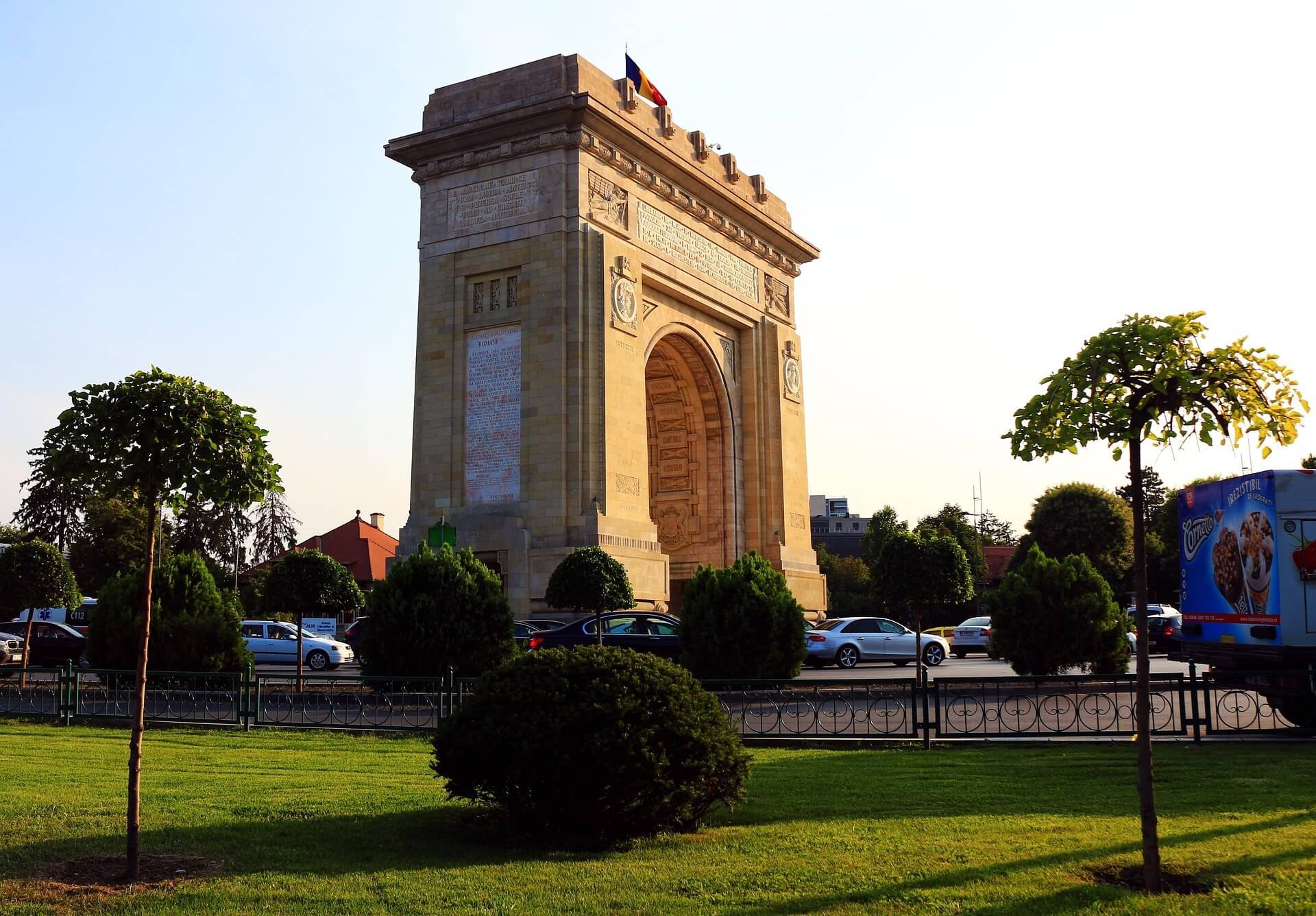 paulaaph-bucharest-2683691_1920.jpg