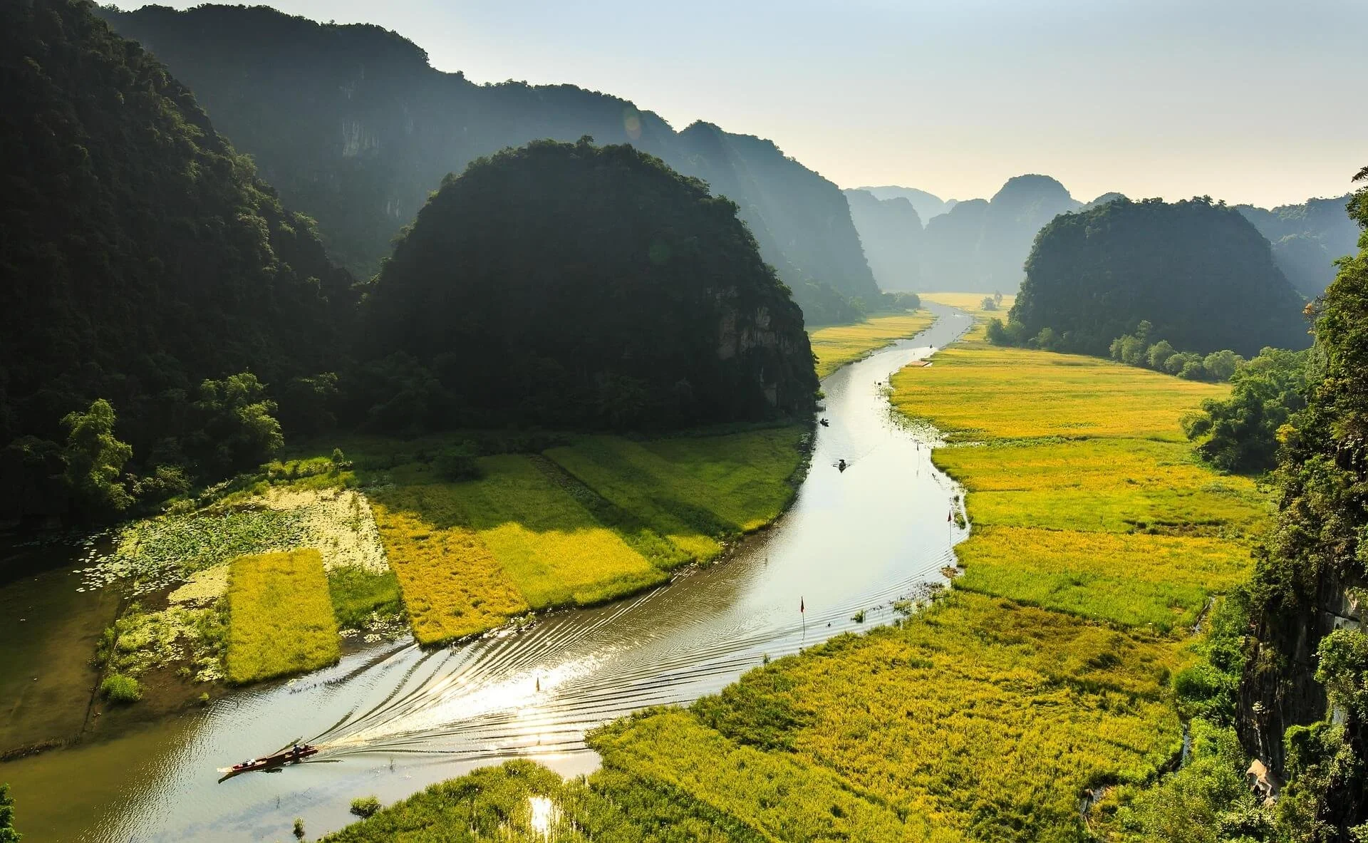 vietnamlotusphoto-boat-4166606_1920.jpg