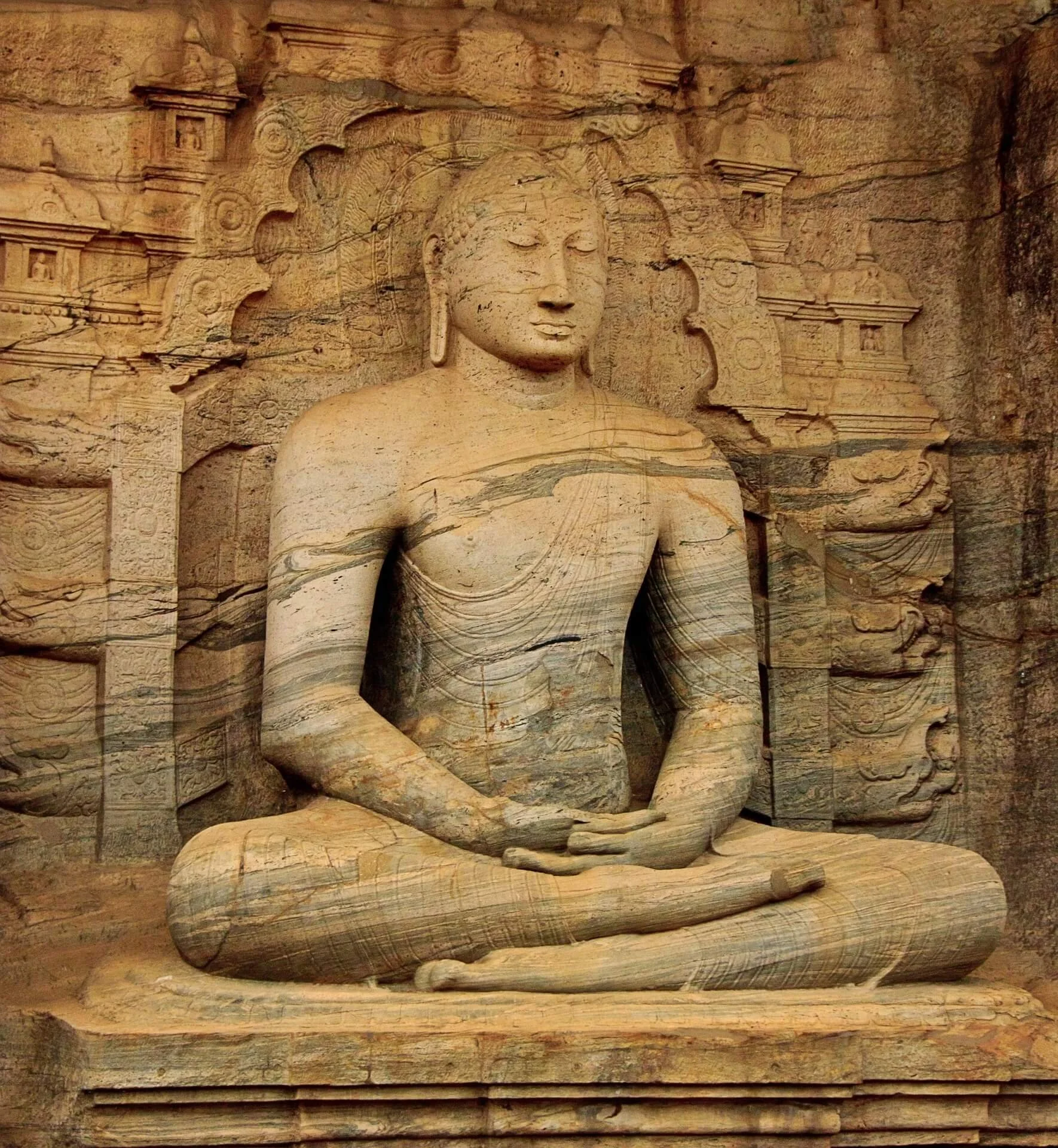 suzyt-buddha-1024347_1920.jpg