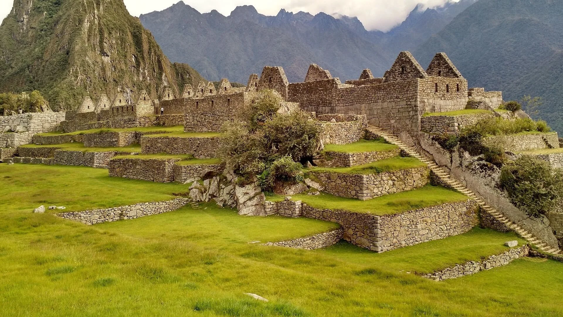jorgecandia-macchu-picchu-1163480_1920.jpg