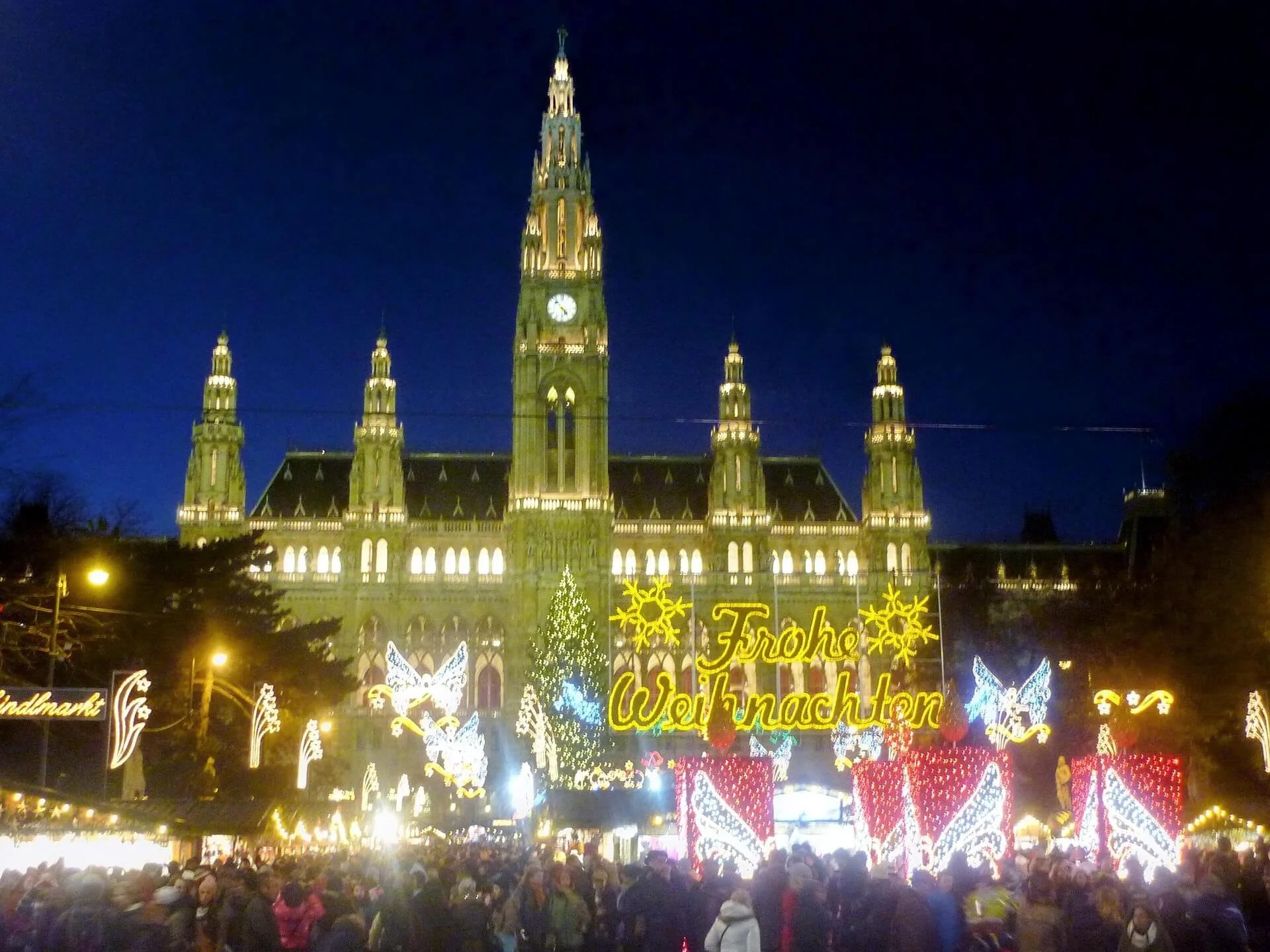 luckysilver1-christmas-market-228940_1920.jpg
