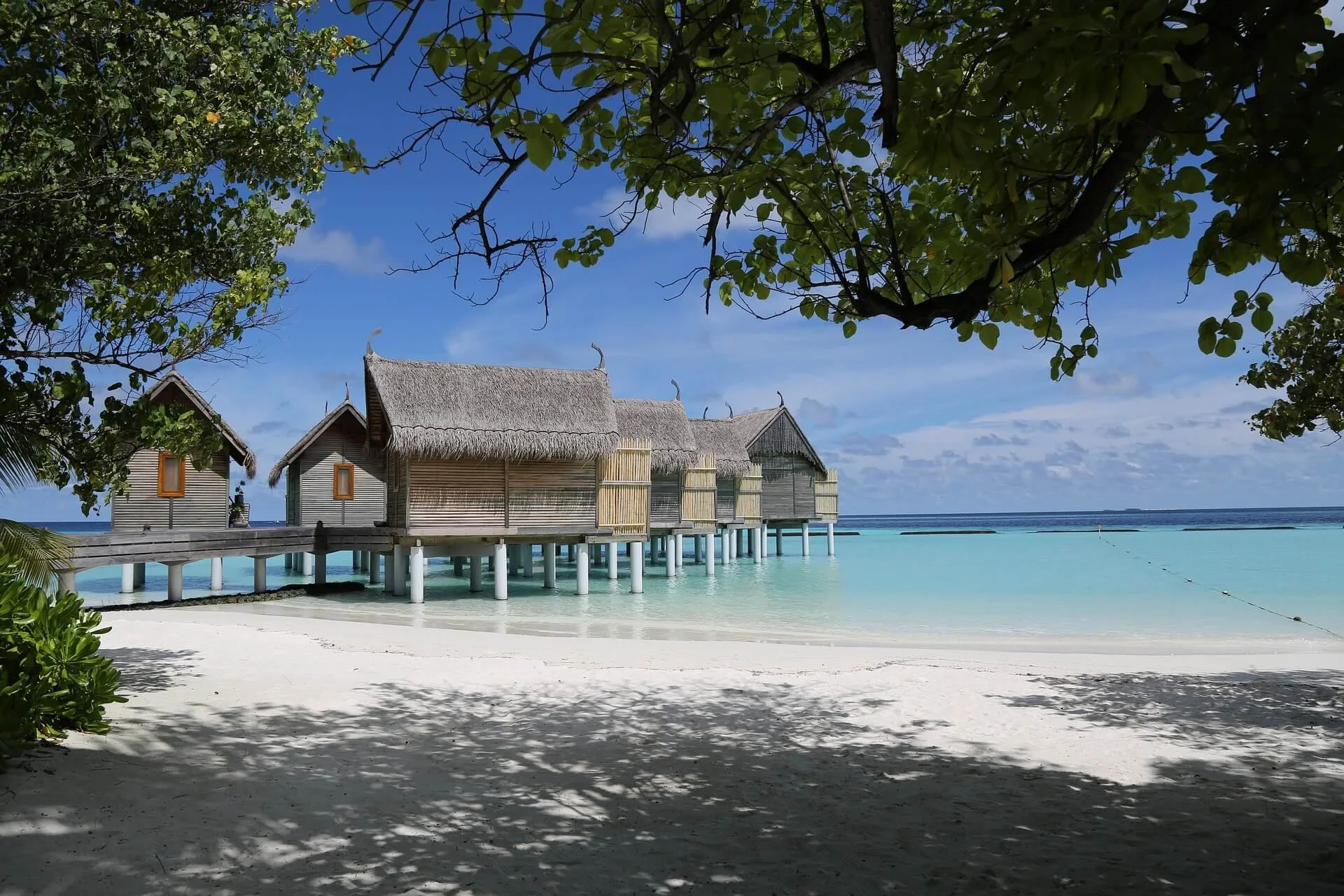 liyingwu-sea-island-3879938_1920.jpg