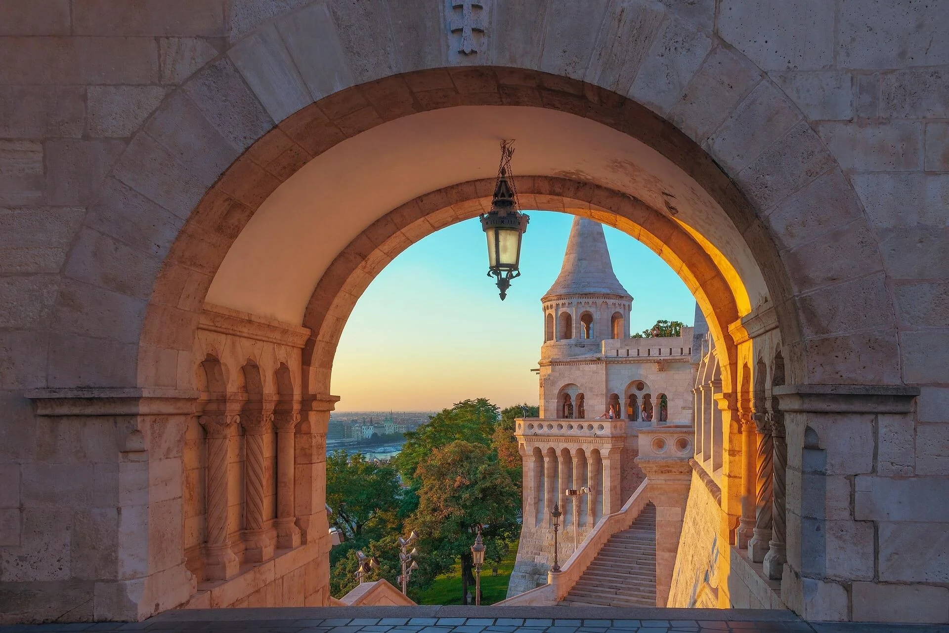 henryleester-budapest-6928973_1920.jpg