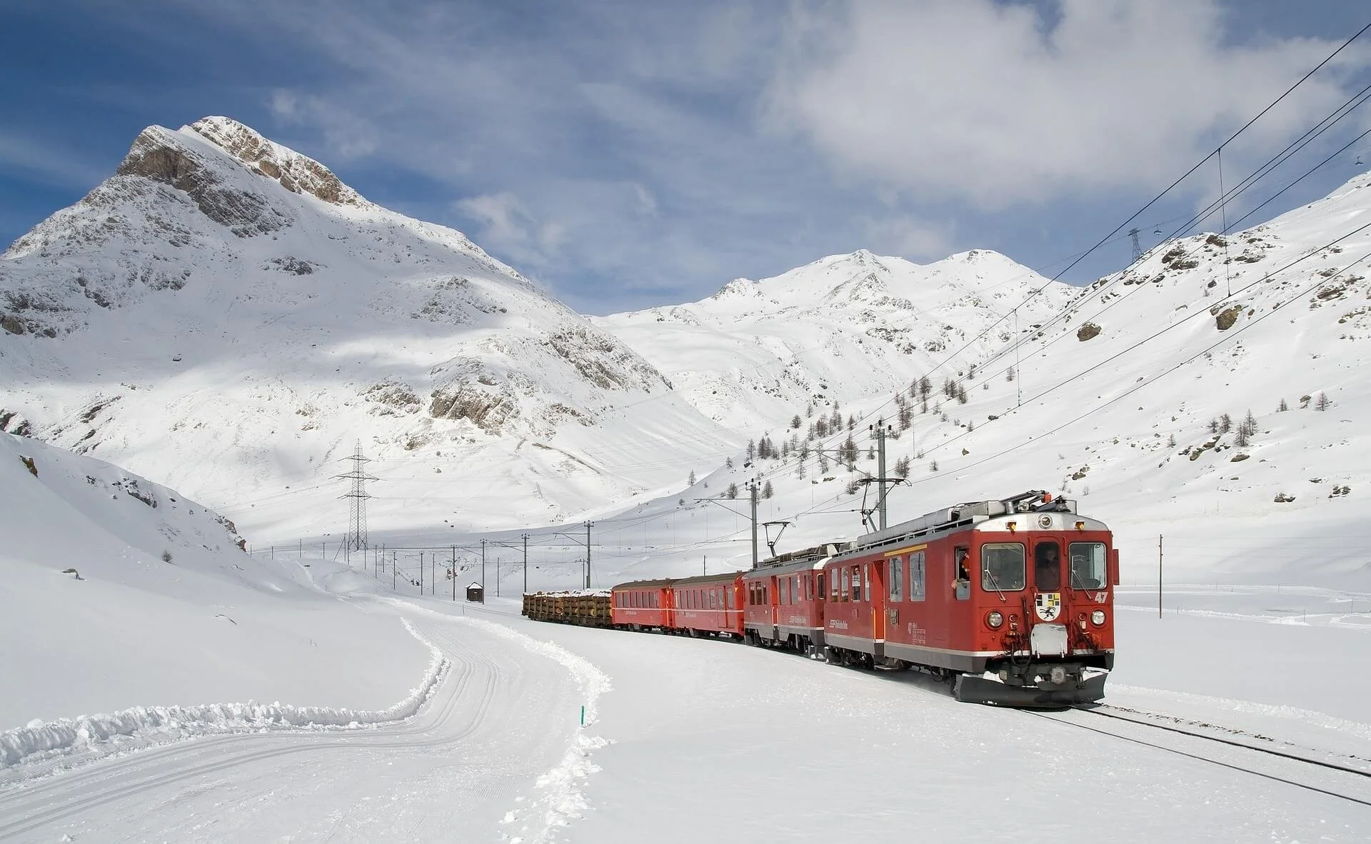 wikiimages-train-62849_1920.jpg