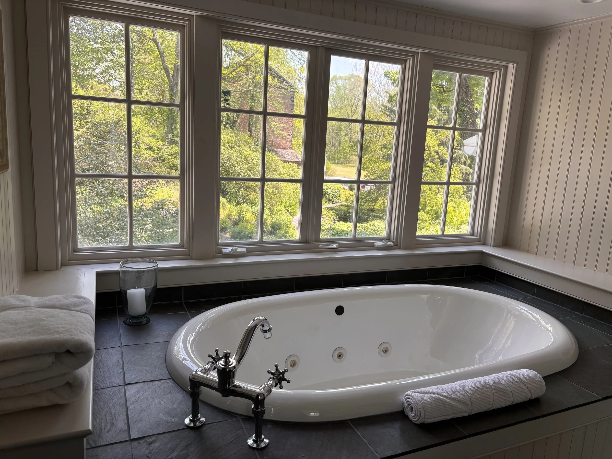 Two-Person Whirlpool Soaking Tub
