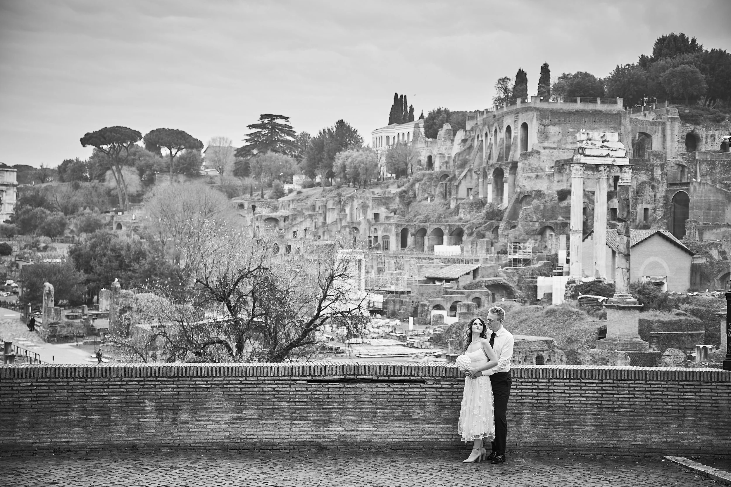 Ancient Roman ruins, a backdrop for luxury elopements — Rome Luxury Elopements