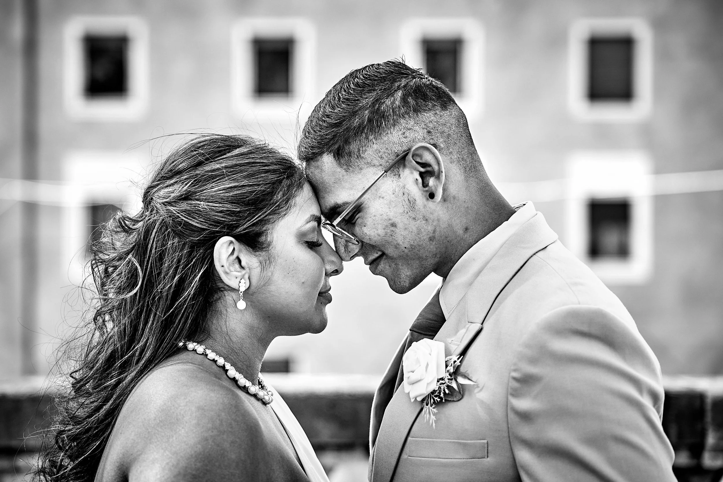 Intimate couple portrait at a Rome elopement, black and white — Rome Luxury Elopements
