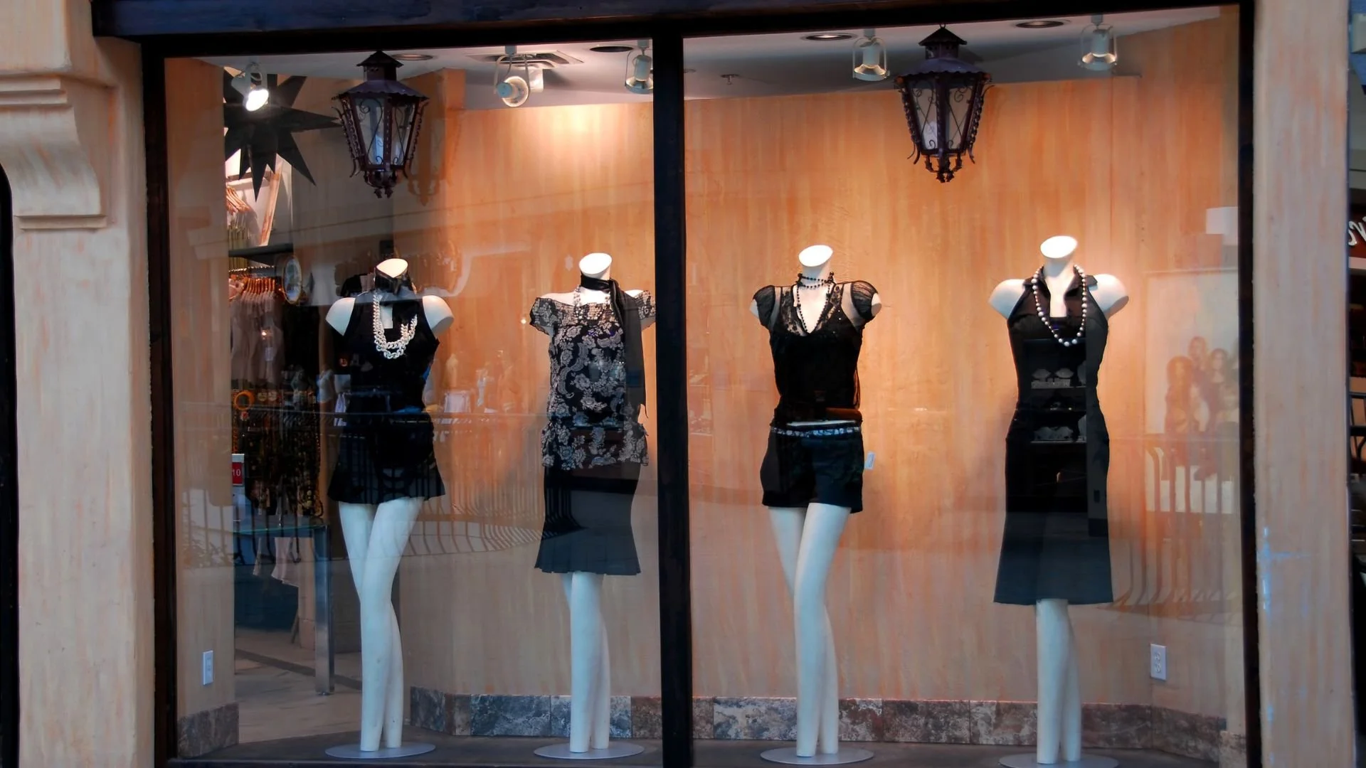 Vitrine de commerce : pourquoi des vitres propres augmentent votre chiffre d'affaires ?
