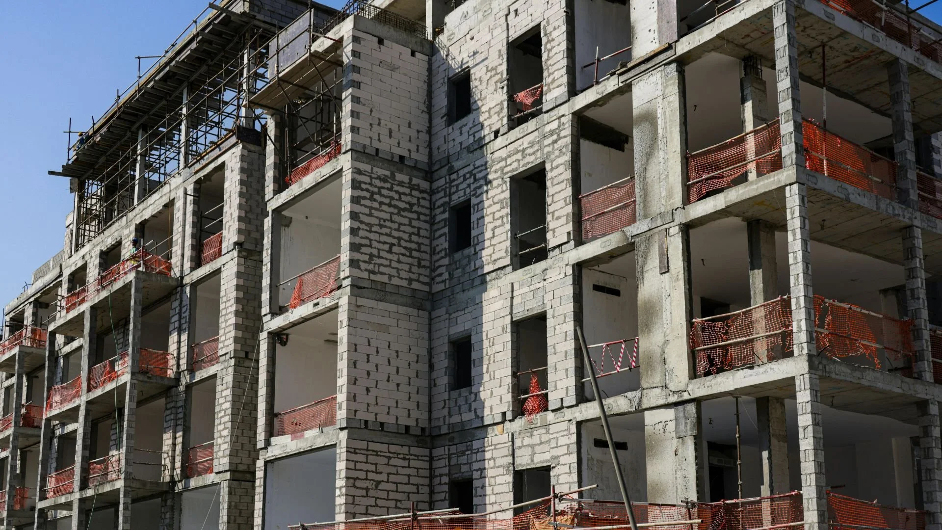 Nettoyage de vitres fin de chantier au Pays Basque : pourquoi confier cette tâche à un spécialiste ?