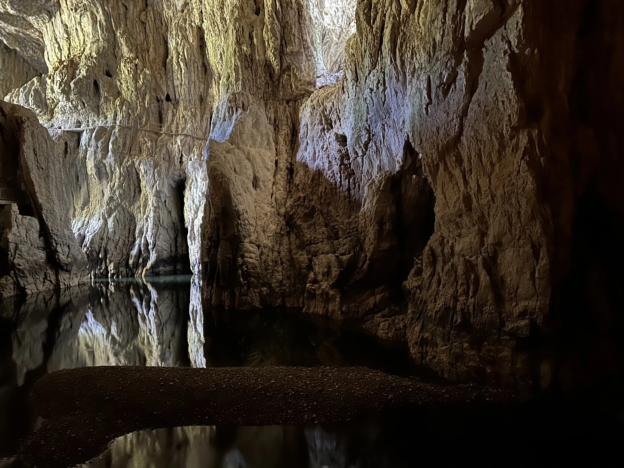 9 Z - Scene 2a Cave Undine IMG_0020.jpg