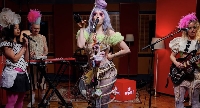 Ashnikko - 'Sticky Fingers' (live for Like A Version)