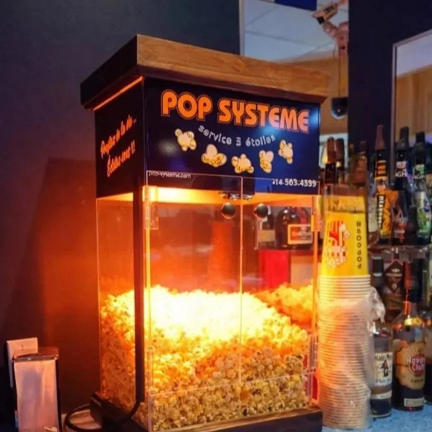 Réchaud à popcorn dans un bar.