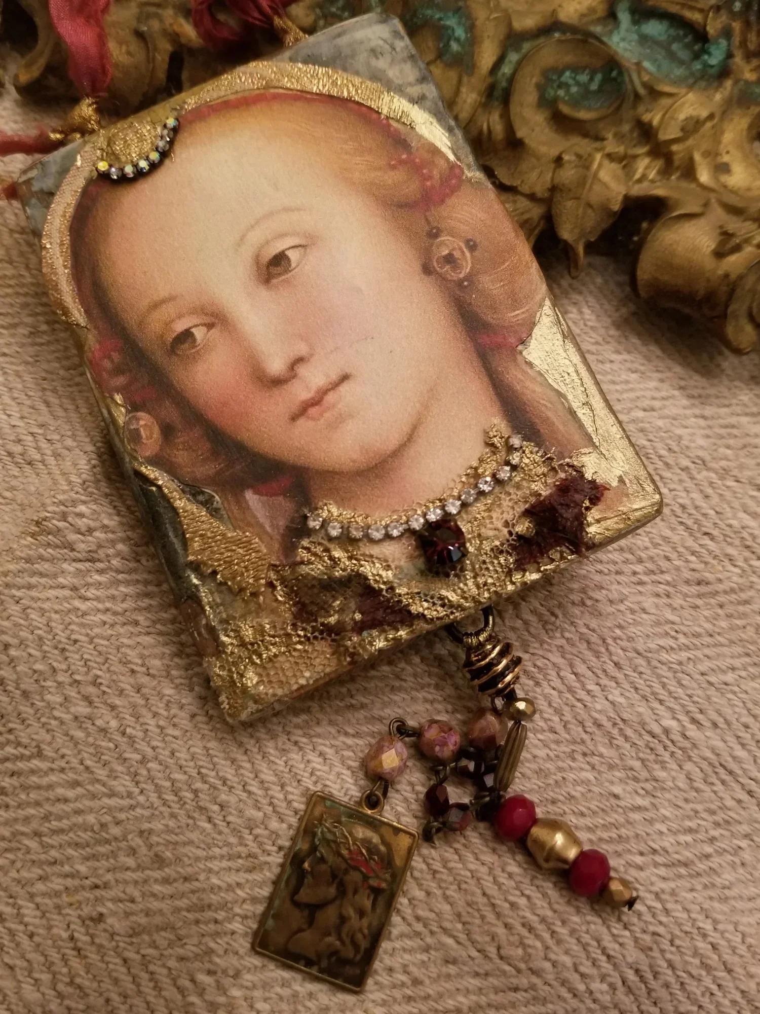 Angelic Gaze - Art Ornament