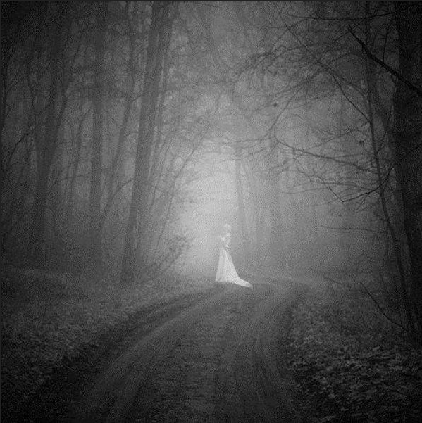 Strange House Happenings - The Legend of the No Face Woman in White
