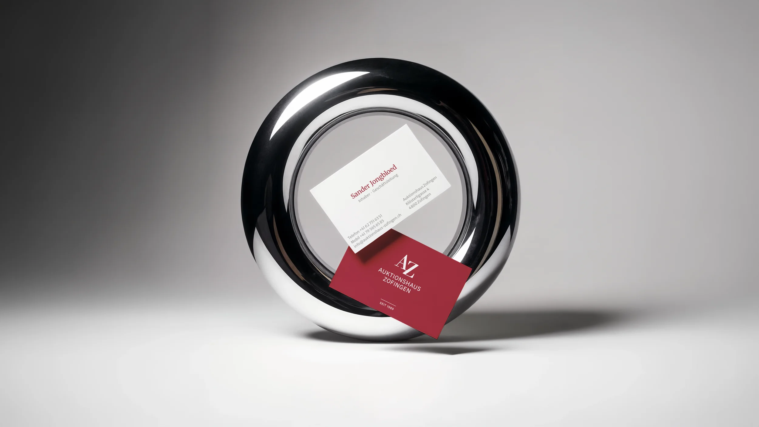 Corporate Design von Robert Schaefer für Auktionshaus Zofingen in der Schweiz: elegante Markeninszenierung mit Visitenkarte, Briefpapier und Signet.