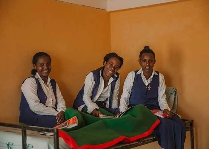  6 girls share each room. 