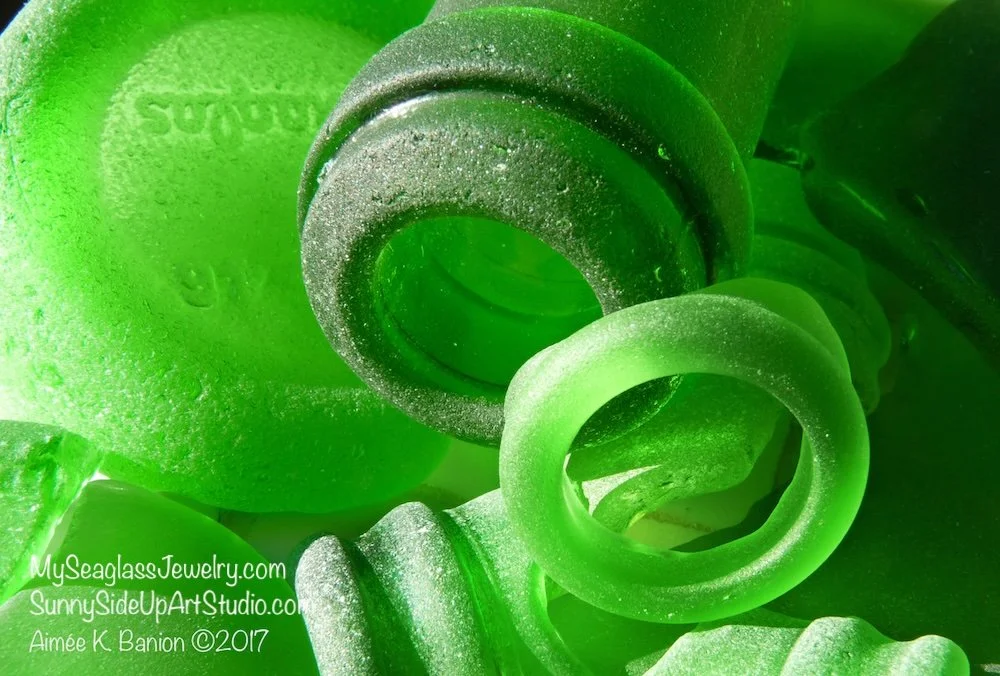 Close-up of green glass rings and a shelf with frosted glass objects in bright green color.