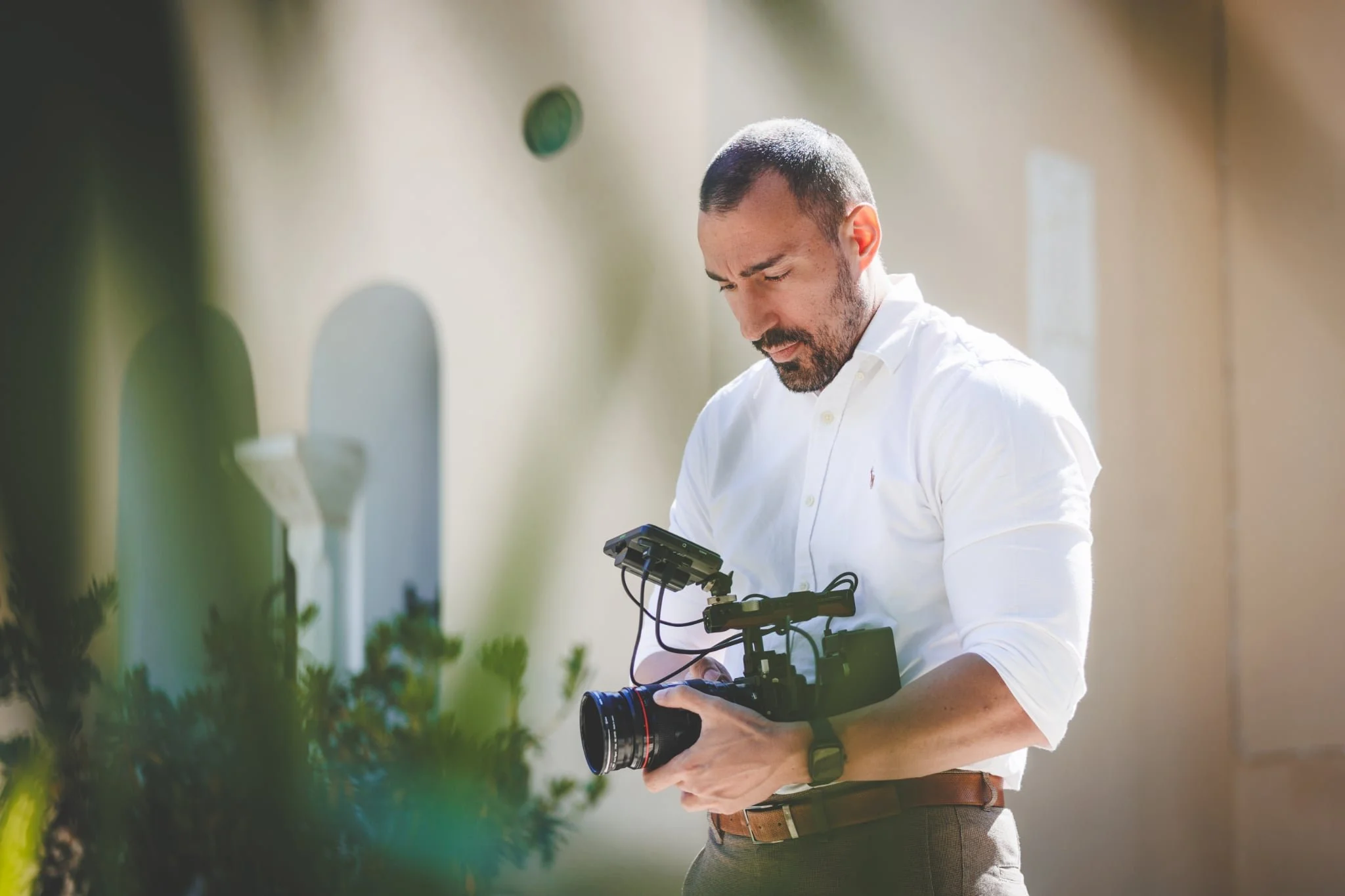 Anamnesis Films wedding filmmaker Thanasis working with couples in Greece