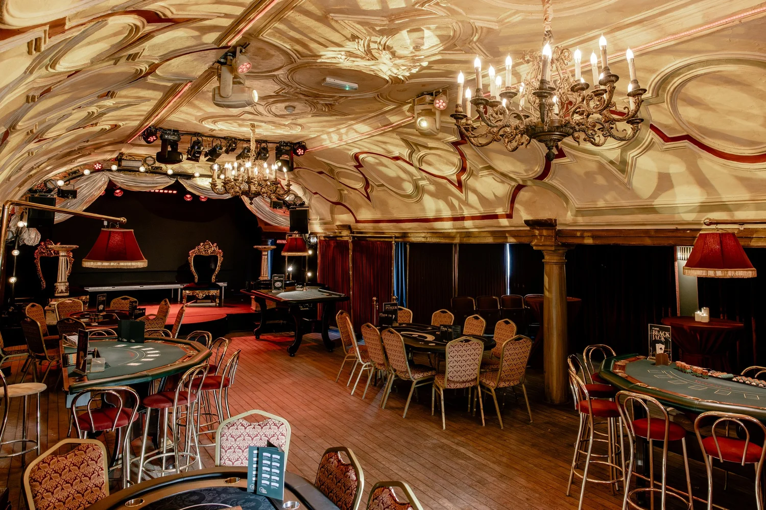 Casino huren op locatie met roulette, blackjack en pokertafels