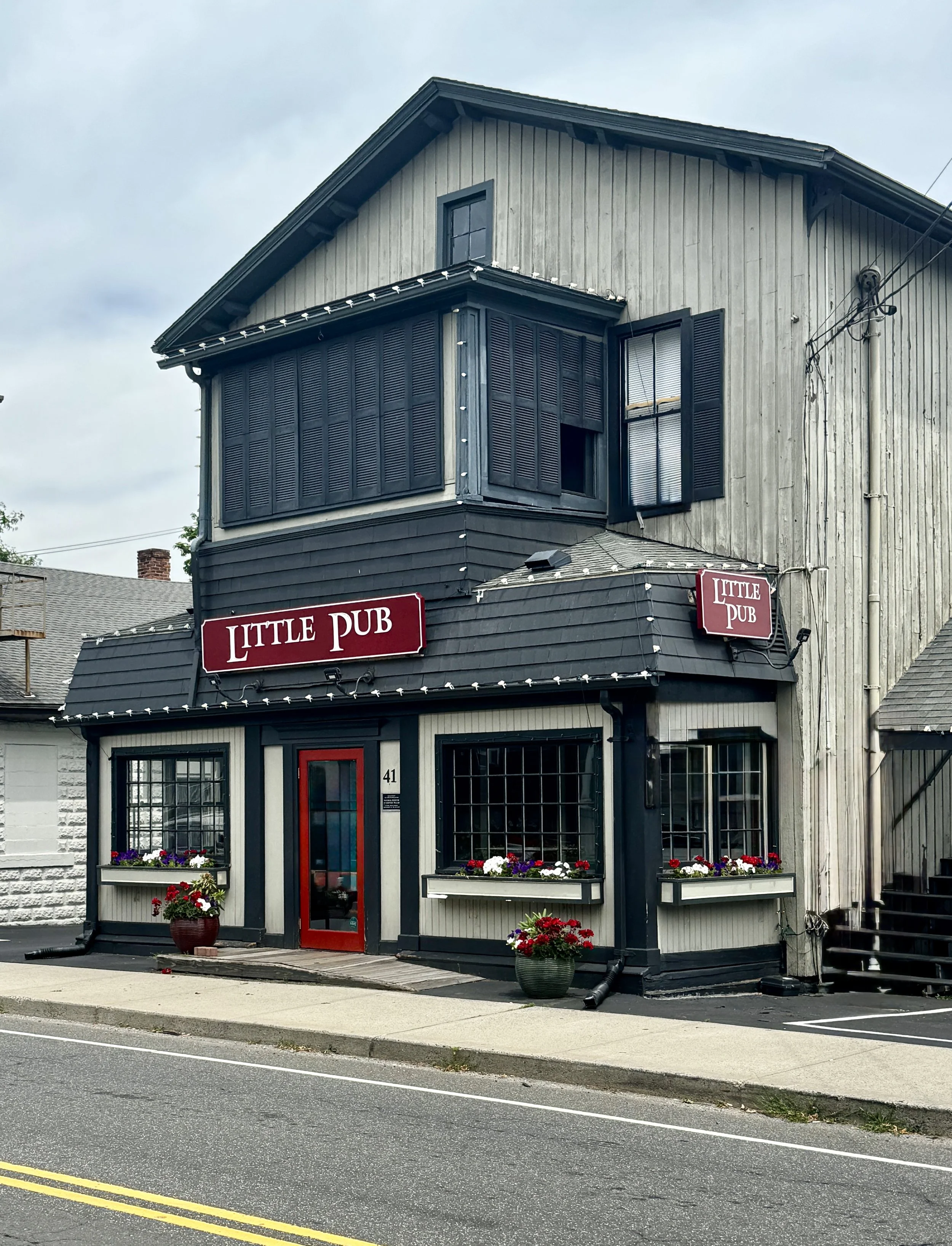 LITTLE PUB   Westport, CT  Carved Signage