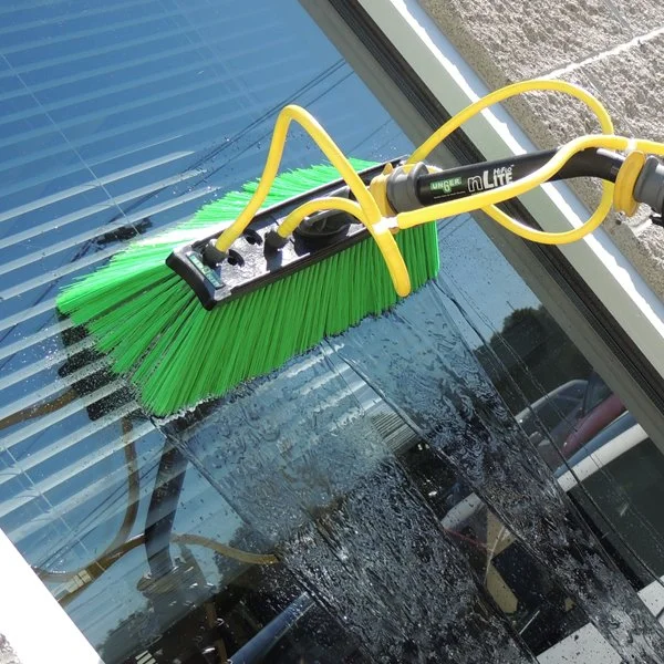 category-solution-outdoor-window-glass-waterfed-sq-1.jpg