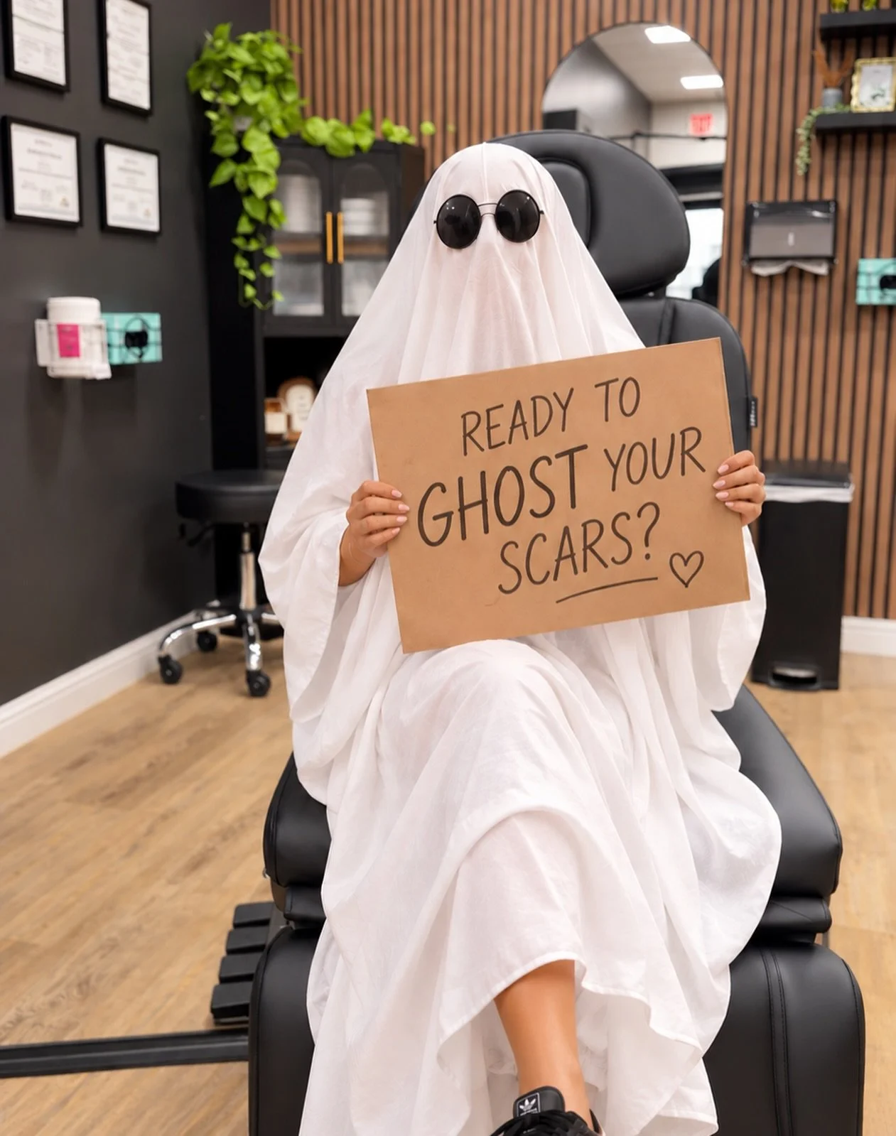 Just a friendly little ghost popping in to remind you that scar camouflage is a thing. 👻😂⁣
⁣
If you&rsquo;ve been thinking about doing something about those scars but keep putting it off, maybe this is your sign. Literally. 😂⁣
⁣
I can&rsquo;t make