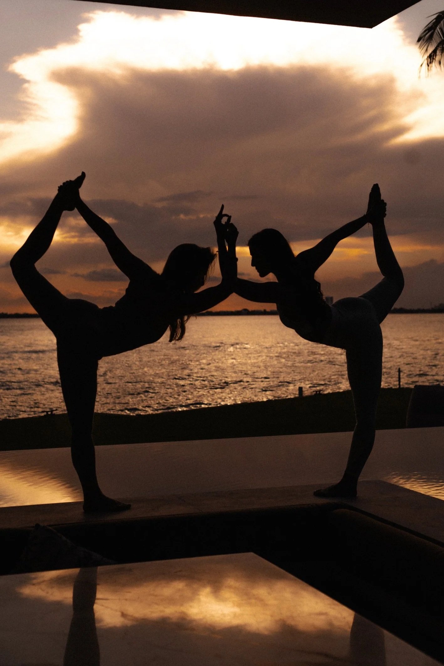 Annie Moves and Shayne cohen , building an advanced yoga retreat in colombia during four nights and 5 days
